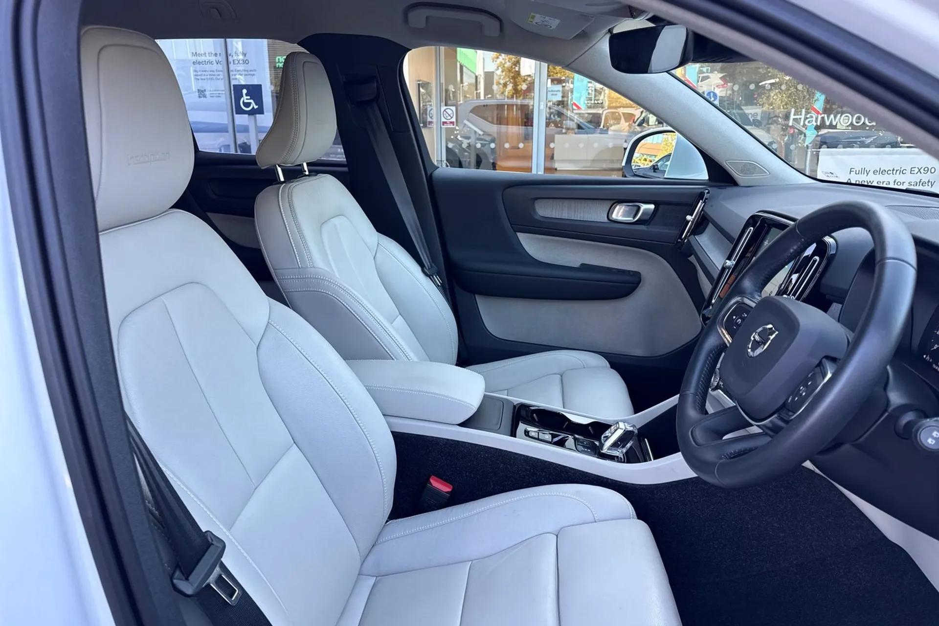 Volvo XC40 thumbnail image number 25