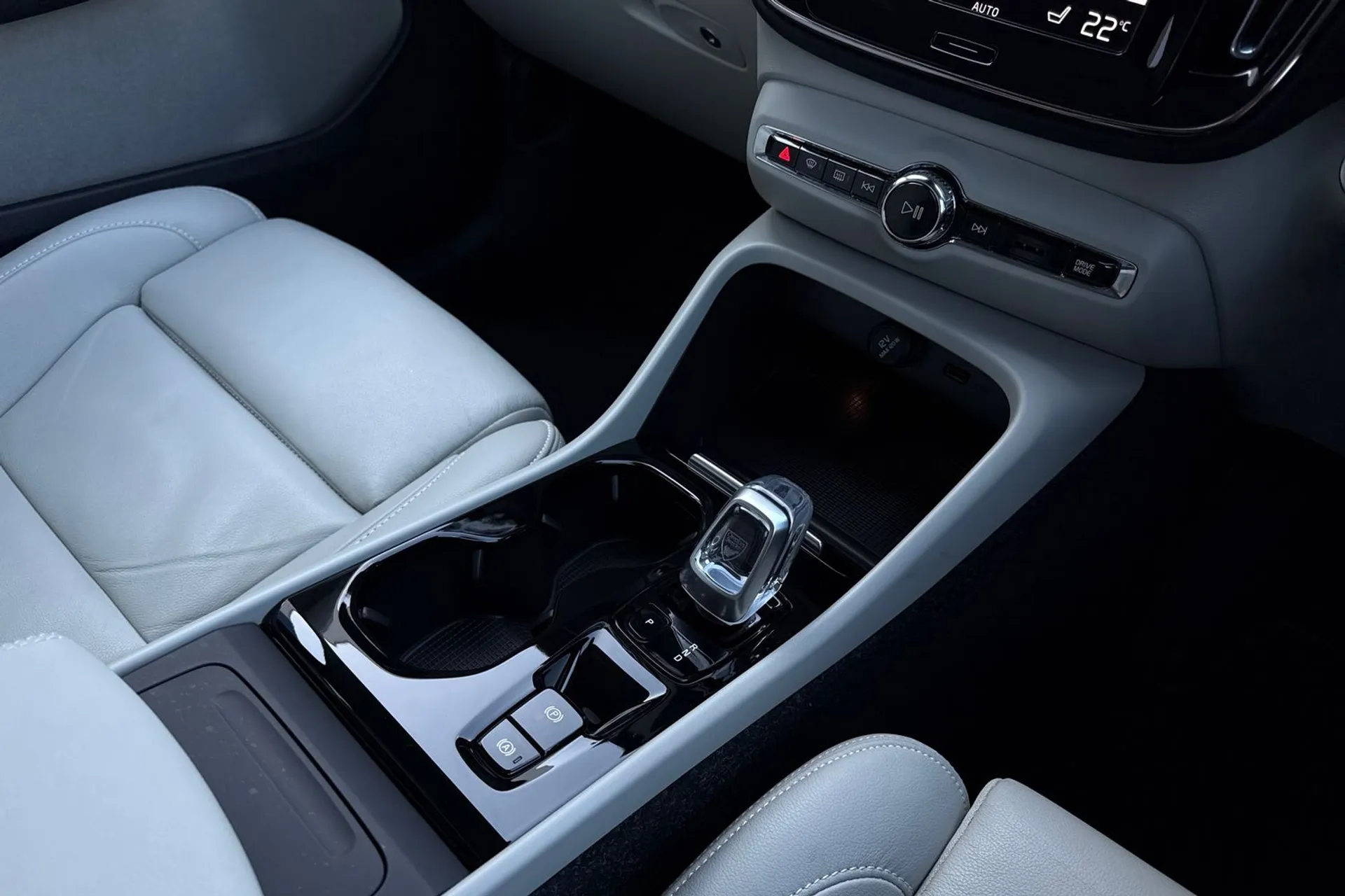 Volvo XC40 thumbnail image number 44