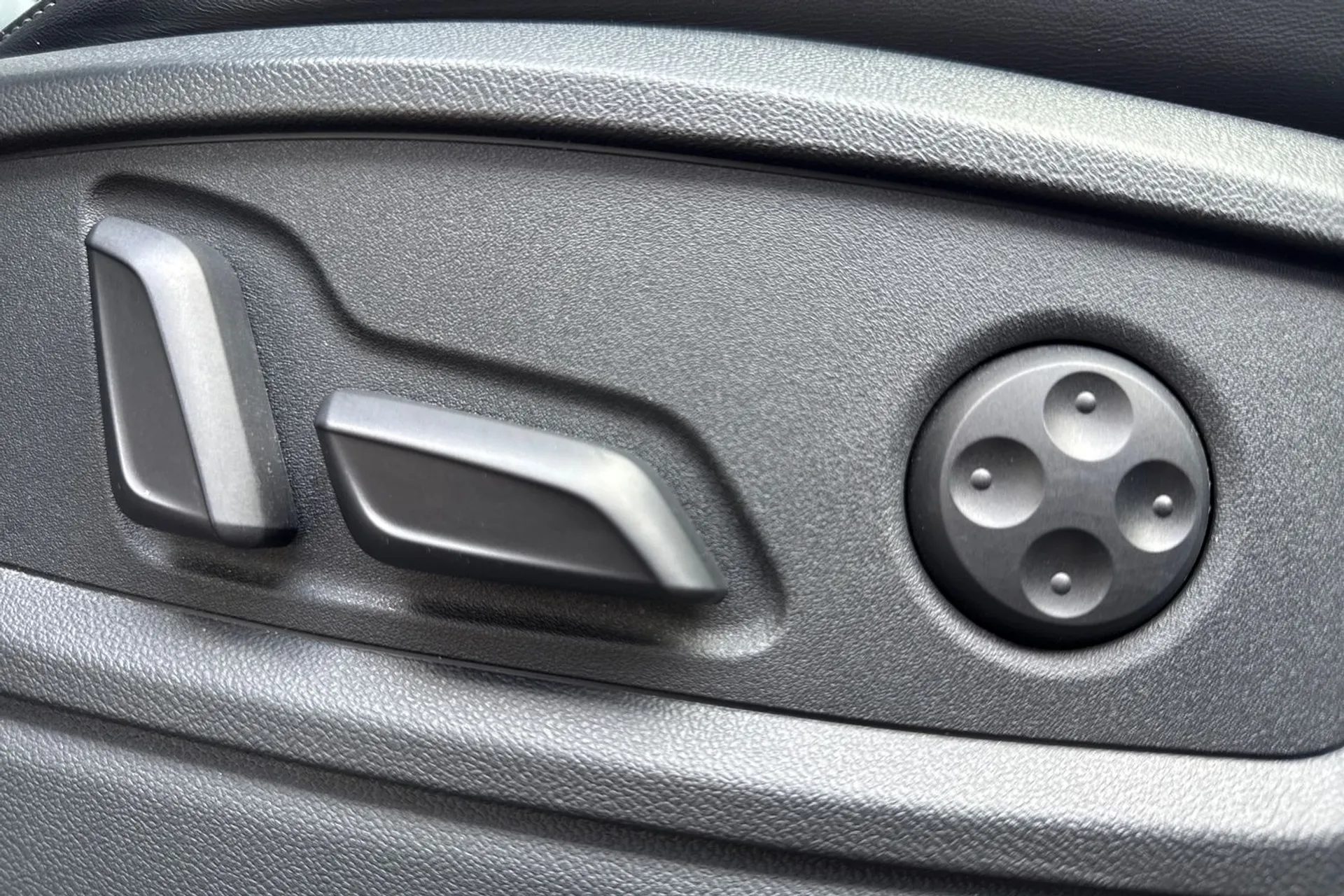 Audi Q5 thumbnail image number 36