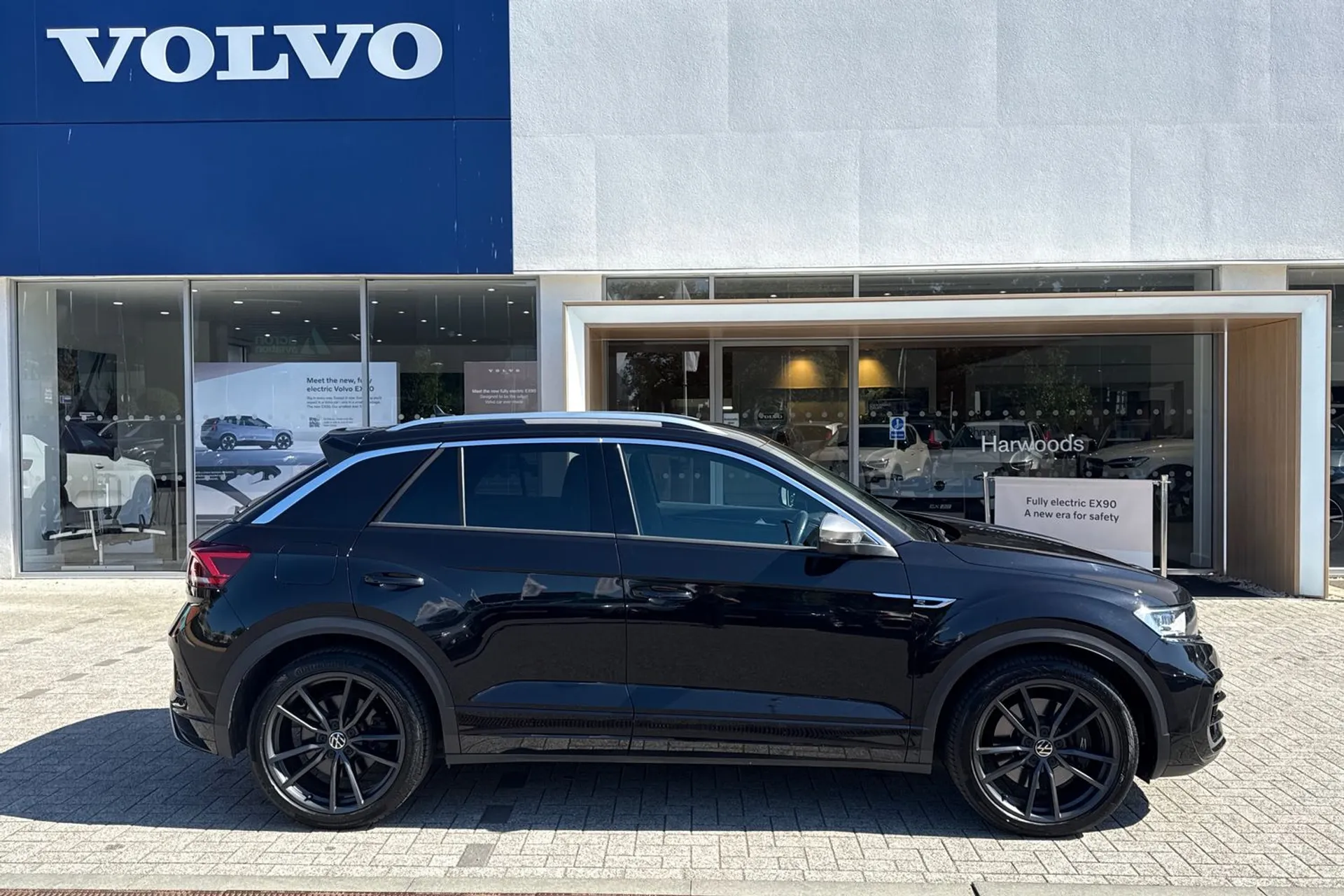 VOLKSWAGEN T-ROC thumbnail image number 2