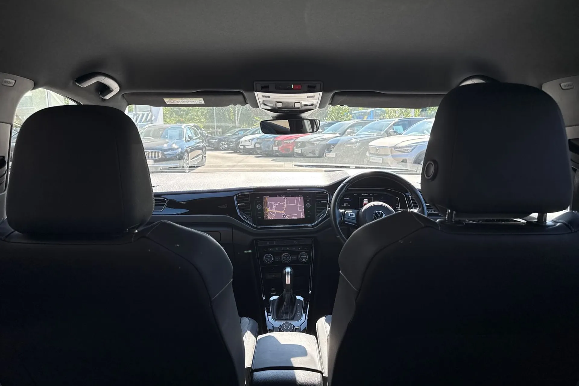 VOLKSWAGEN T-ROC thumbnail image number 22