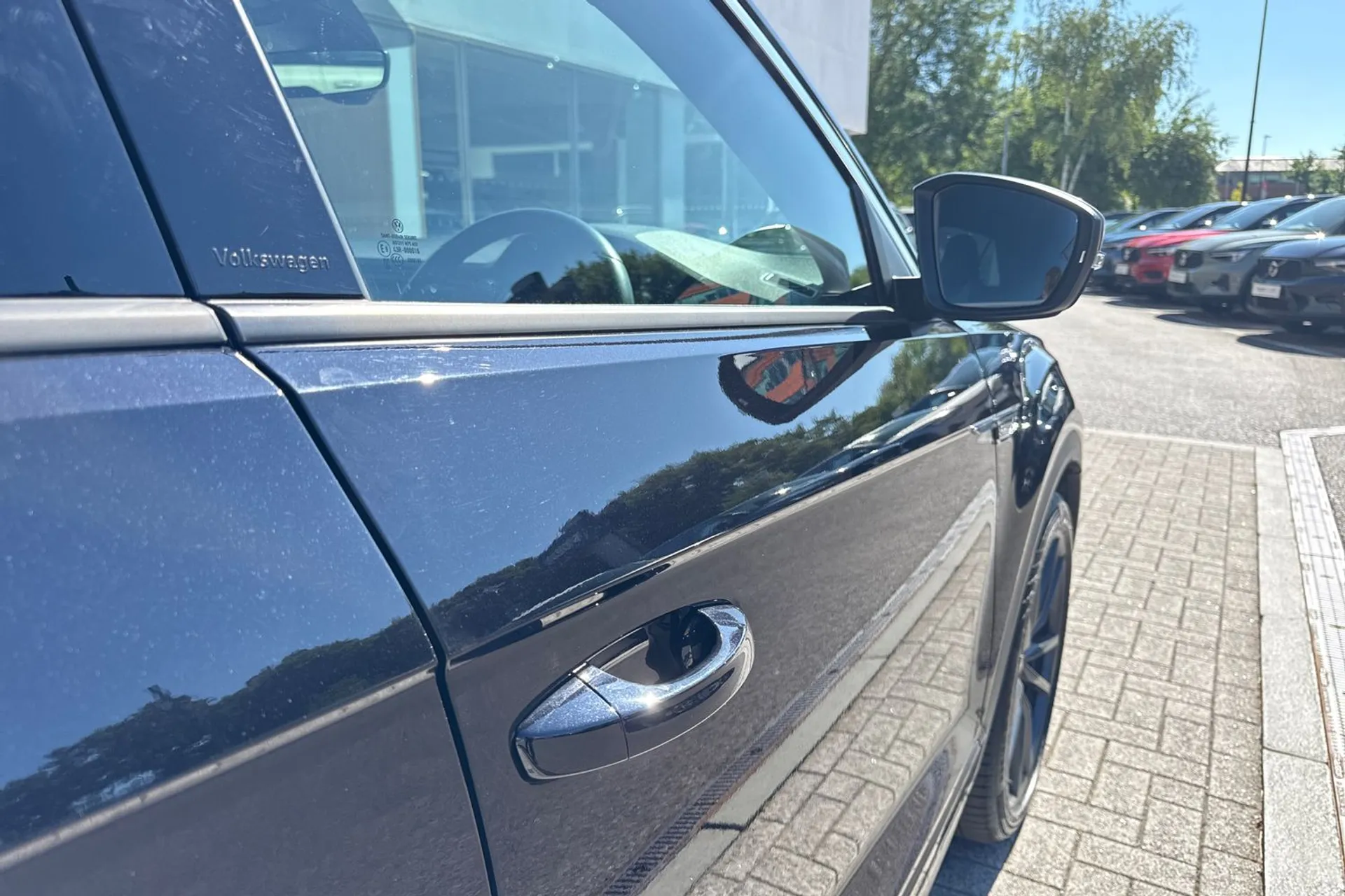 VOLKSWAGEN T-ROC thumbnail image number 17