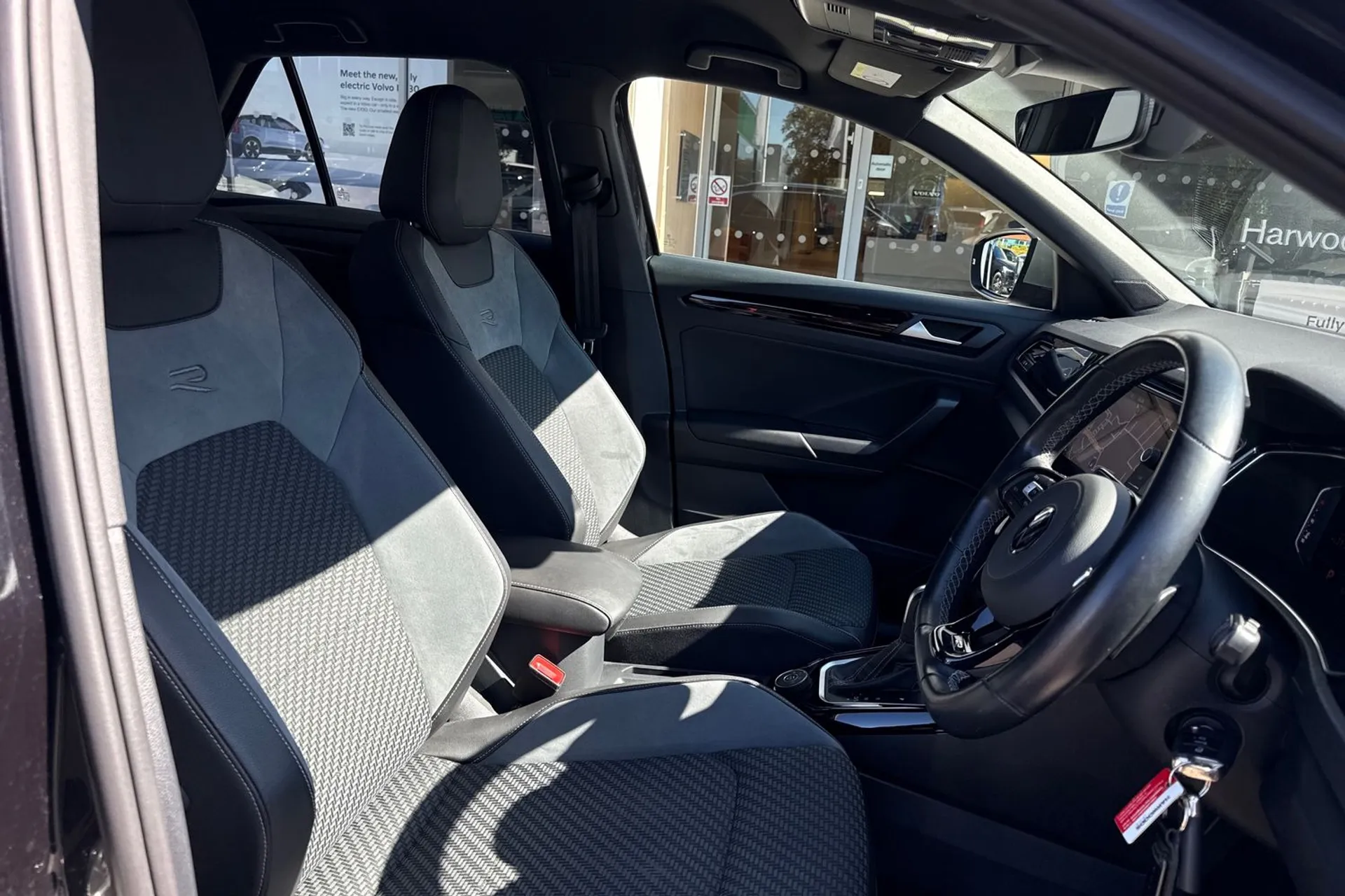 VOLKSWAGEN T-ROC thumbnail image number 26