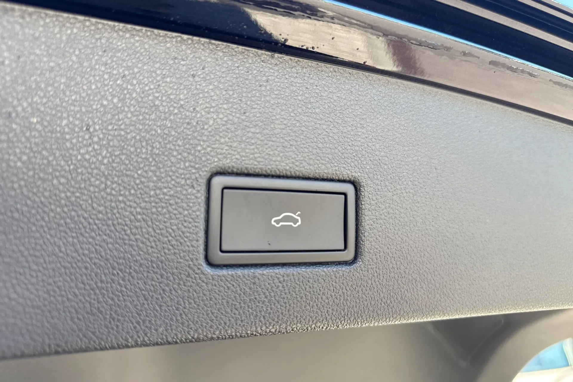 VOLKSWAGEN T-ROC thumbnail image number 21