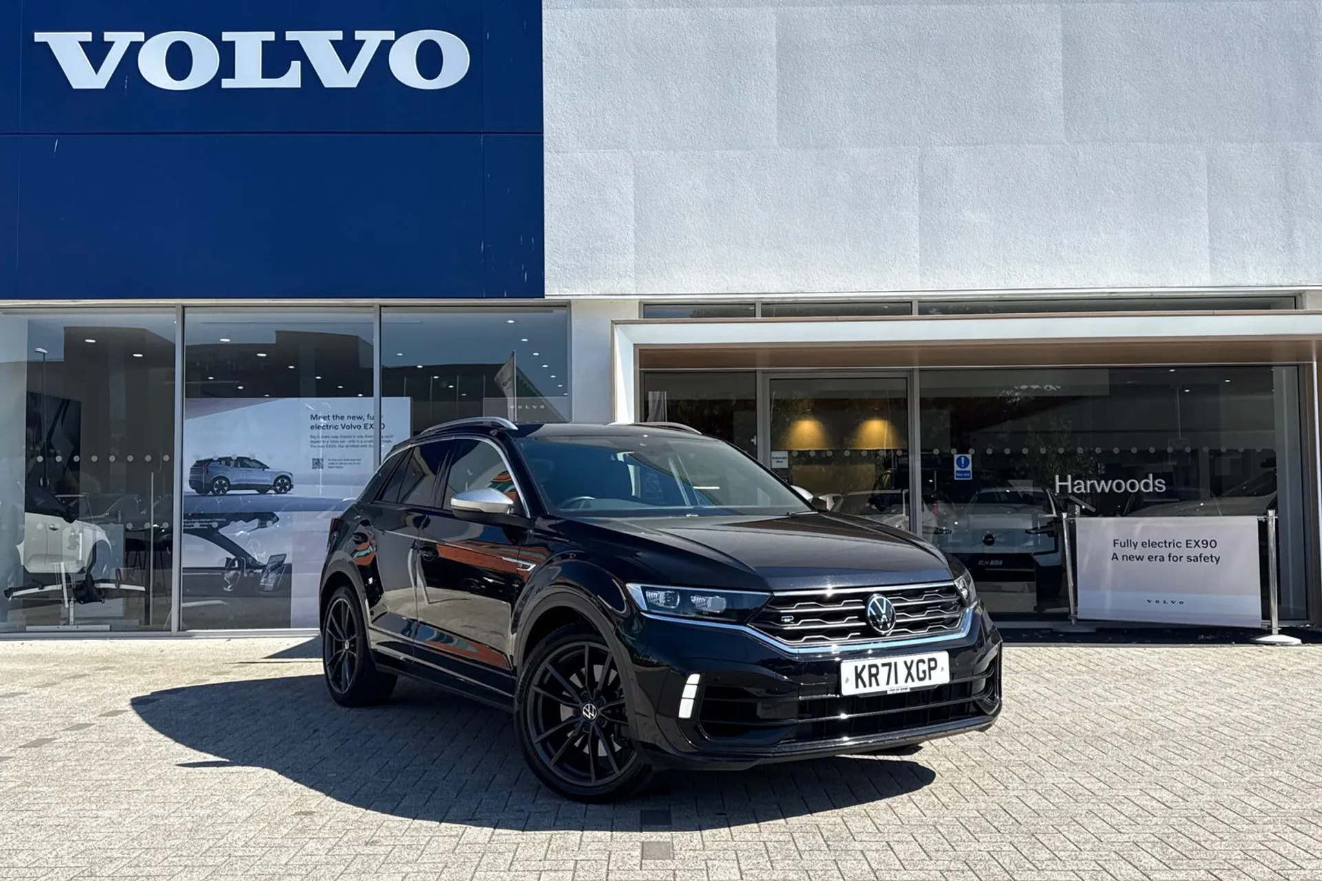 VOLKSWAGEN T-ROC focused image