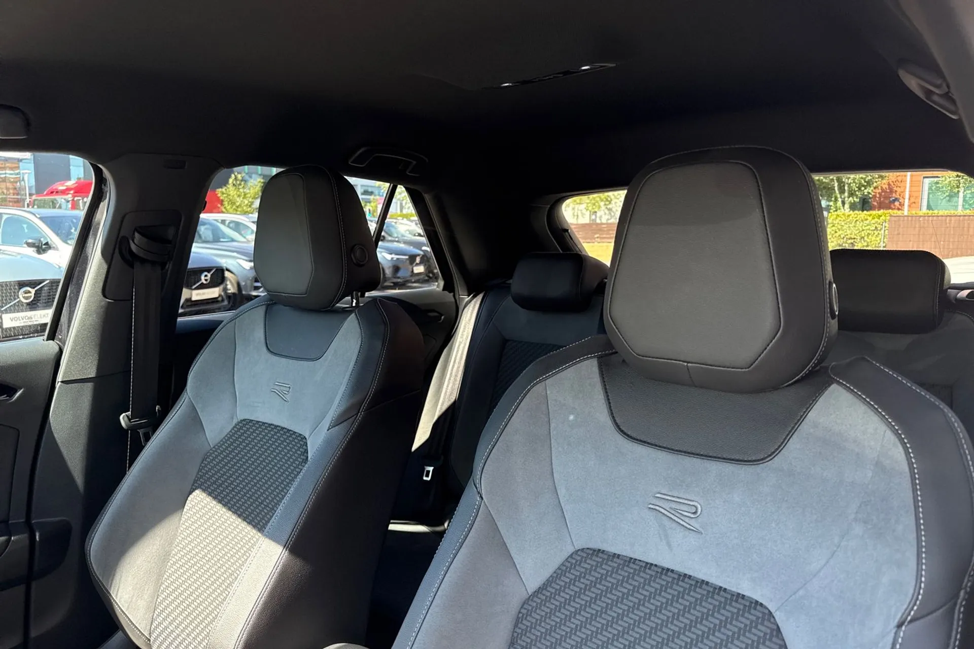 VOLKSWAGEN T-ROC thumbnail image number 29