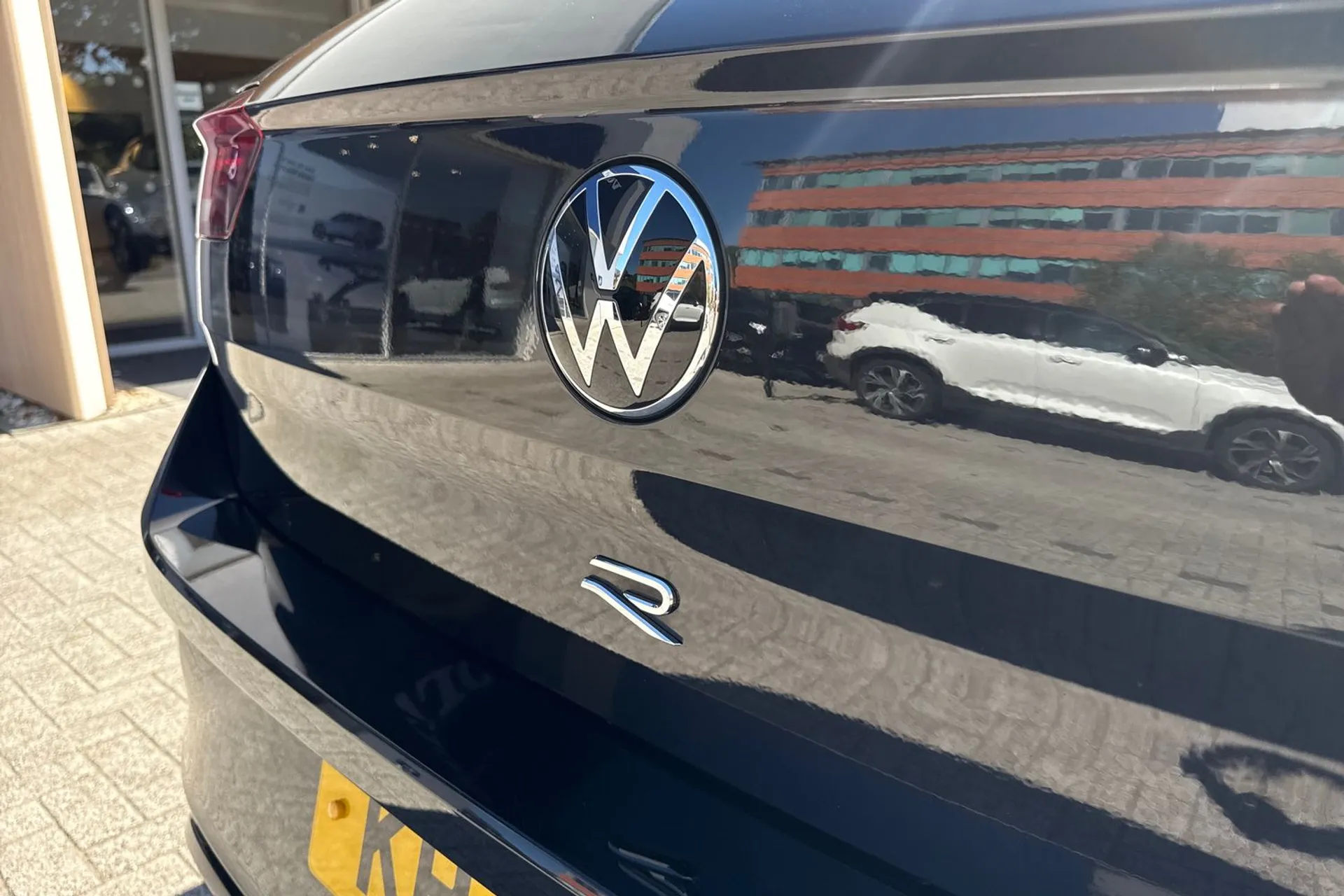 VOLKSWAGEN T-ROC thumbnail image number 16