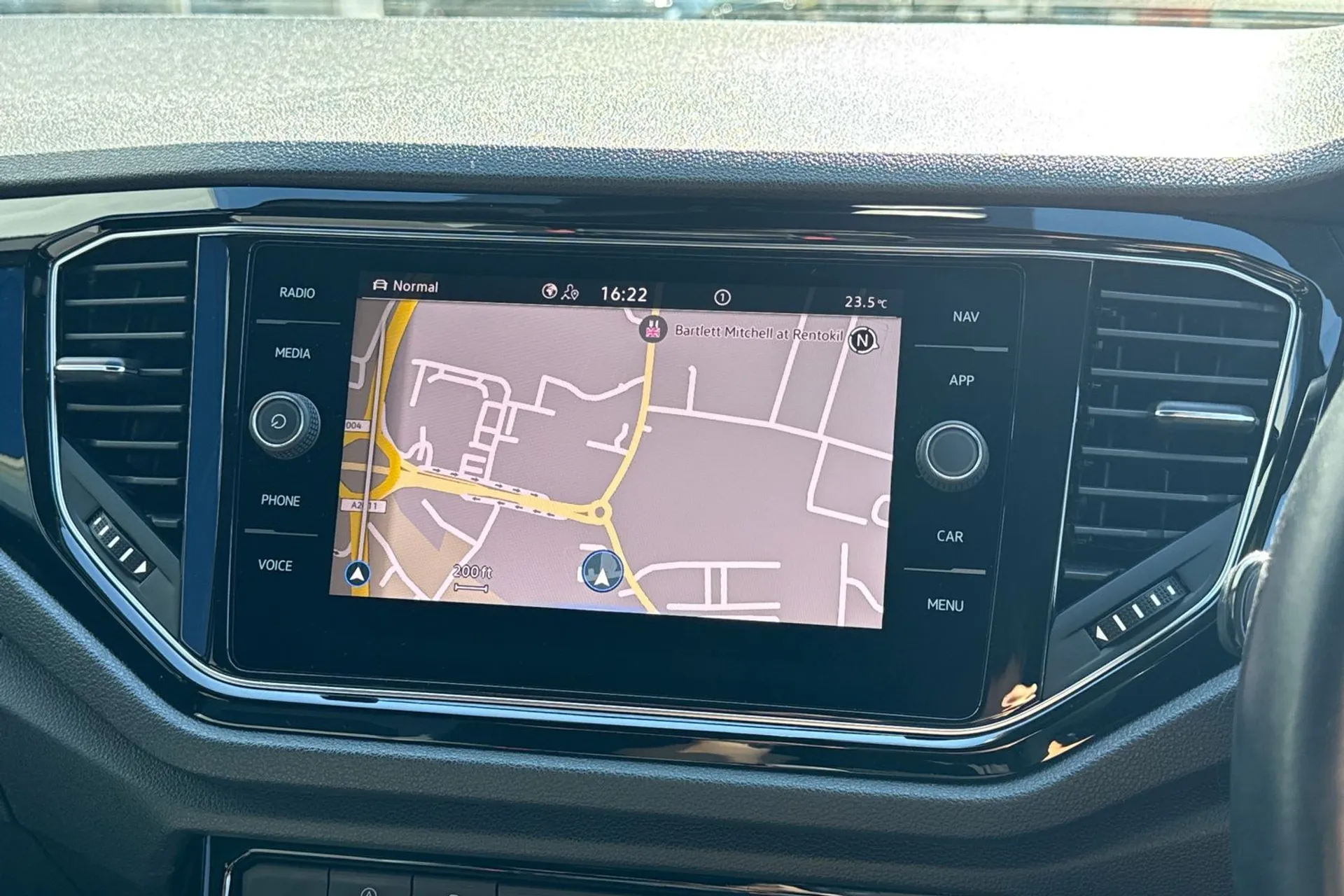 VOLKSWAGEN T-ROC thumbnail image number 38