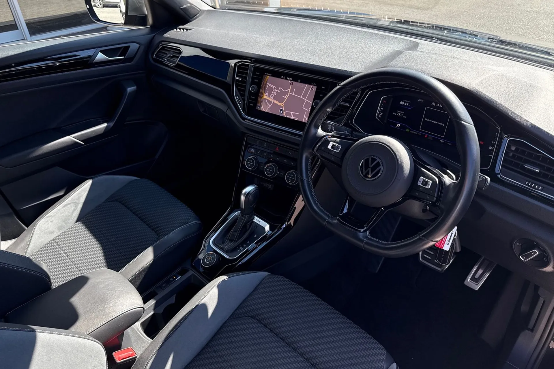 VOLKSWAGEN T-ROC thumbnail image number 5