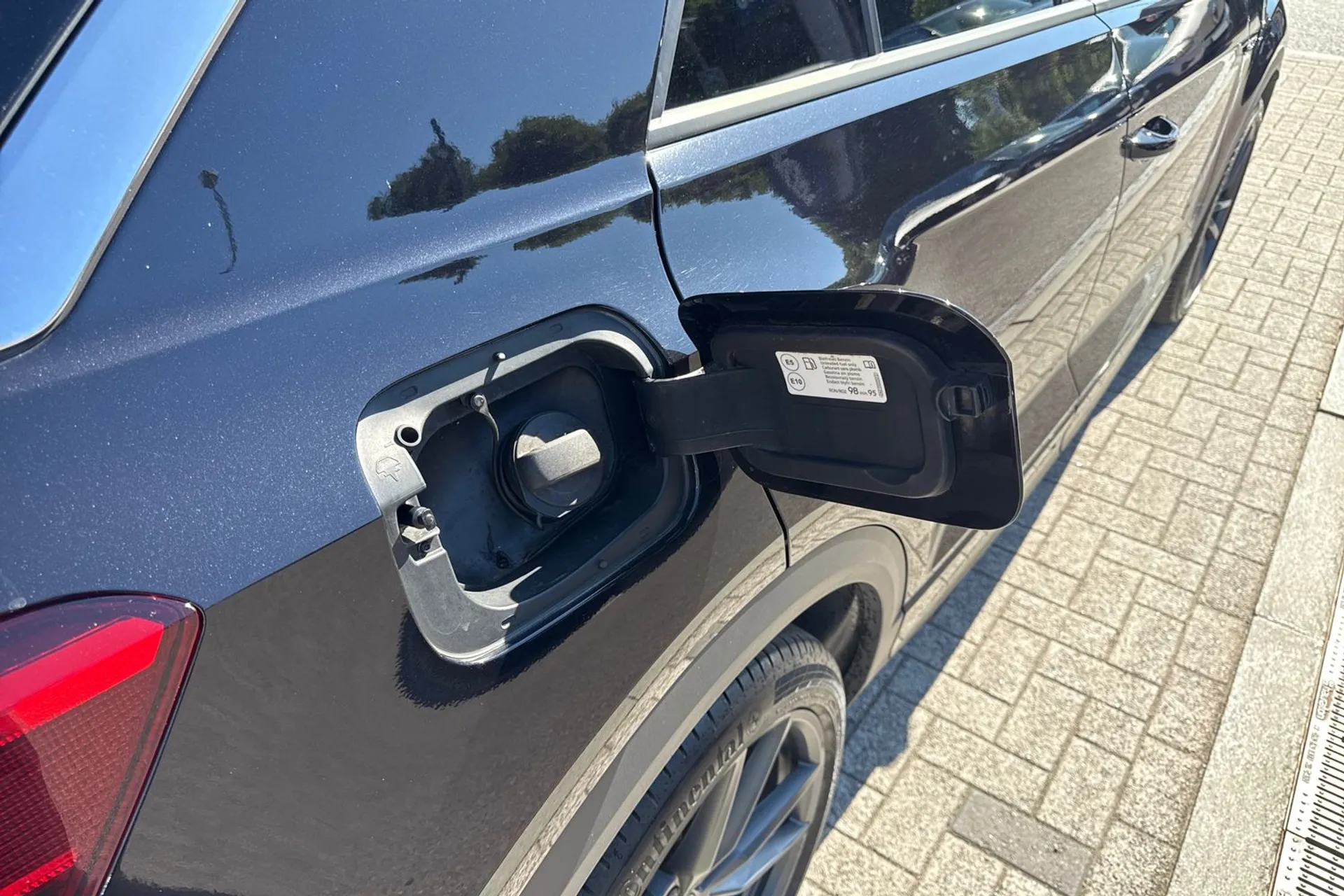 VOLKSWAGEN T-ROC thumbnail image number 19