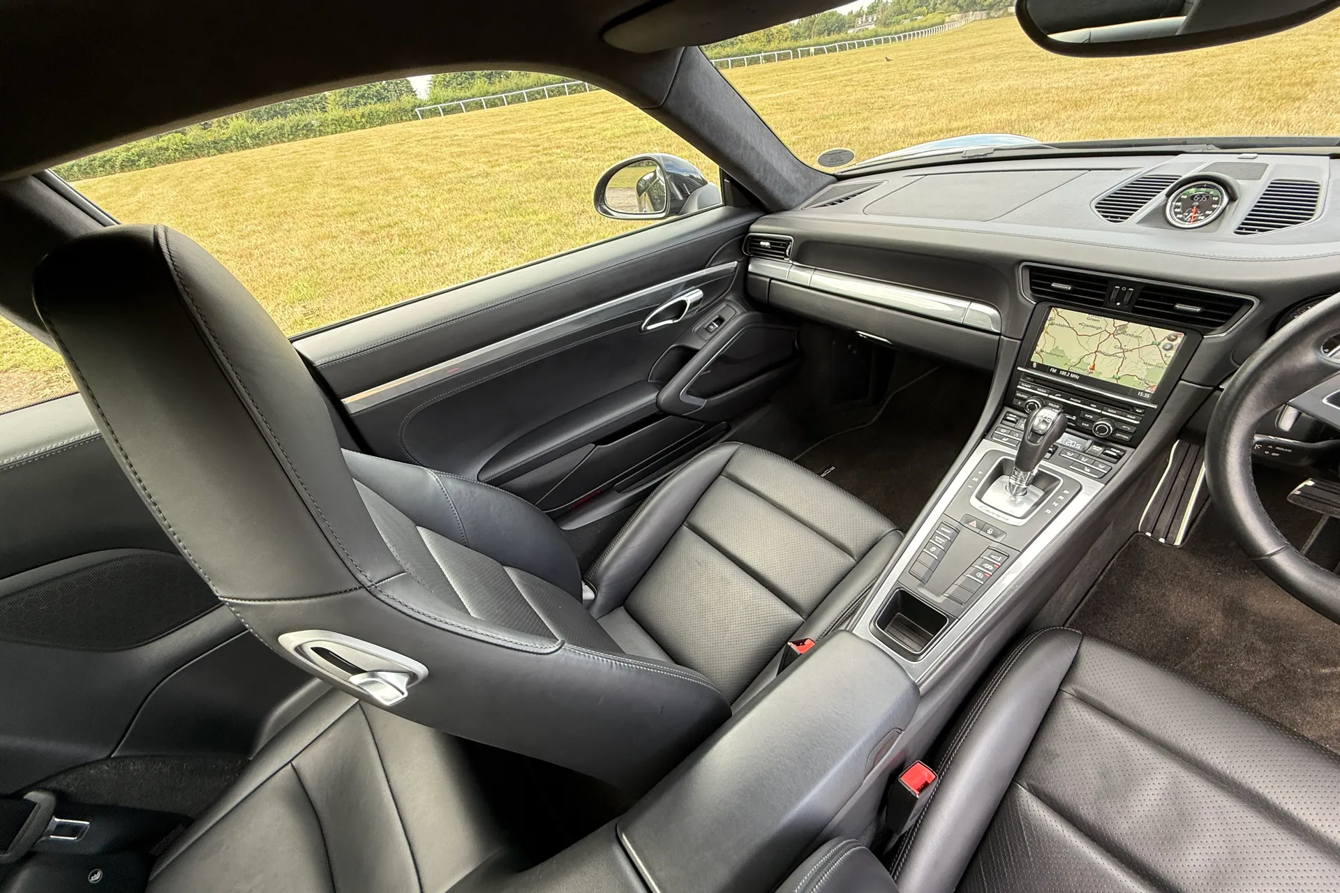 Porsche 911 thumbnail image number 30