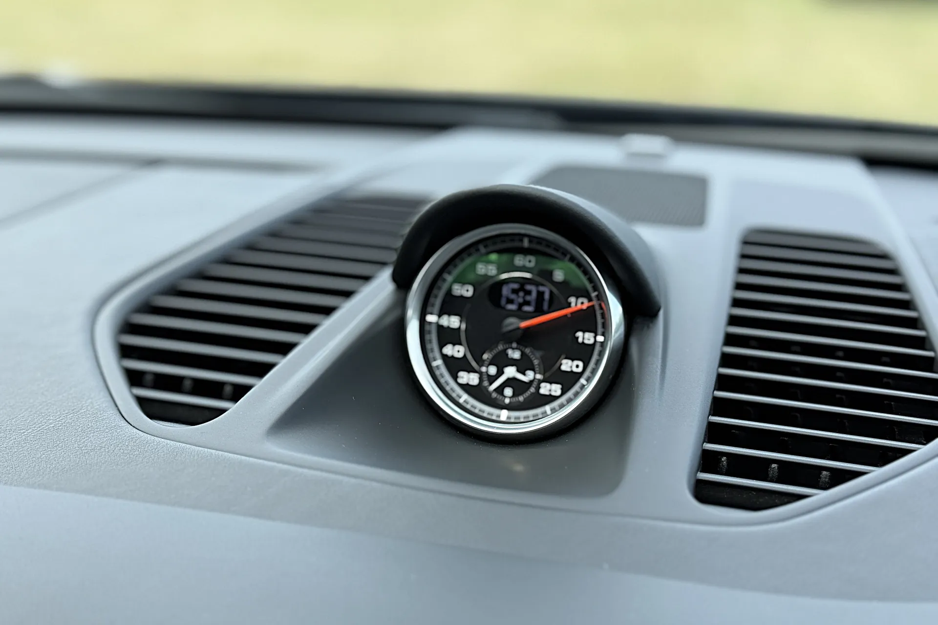 Porsche 911 thumbnail image number 4