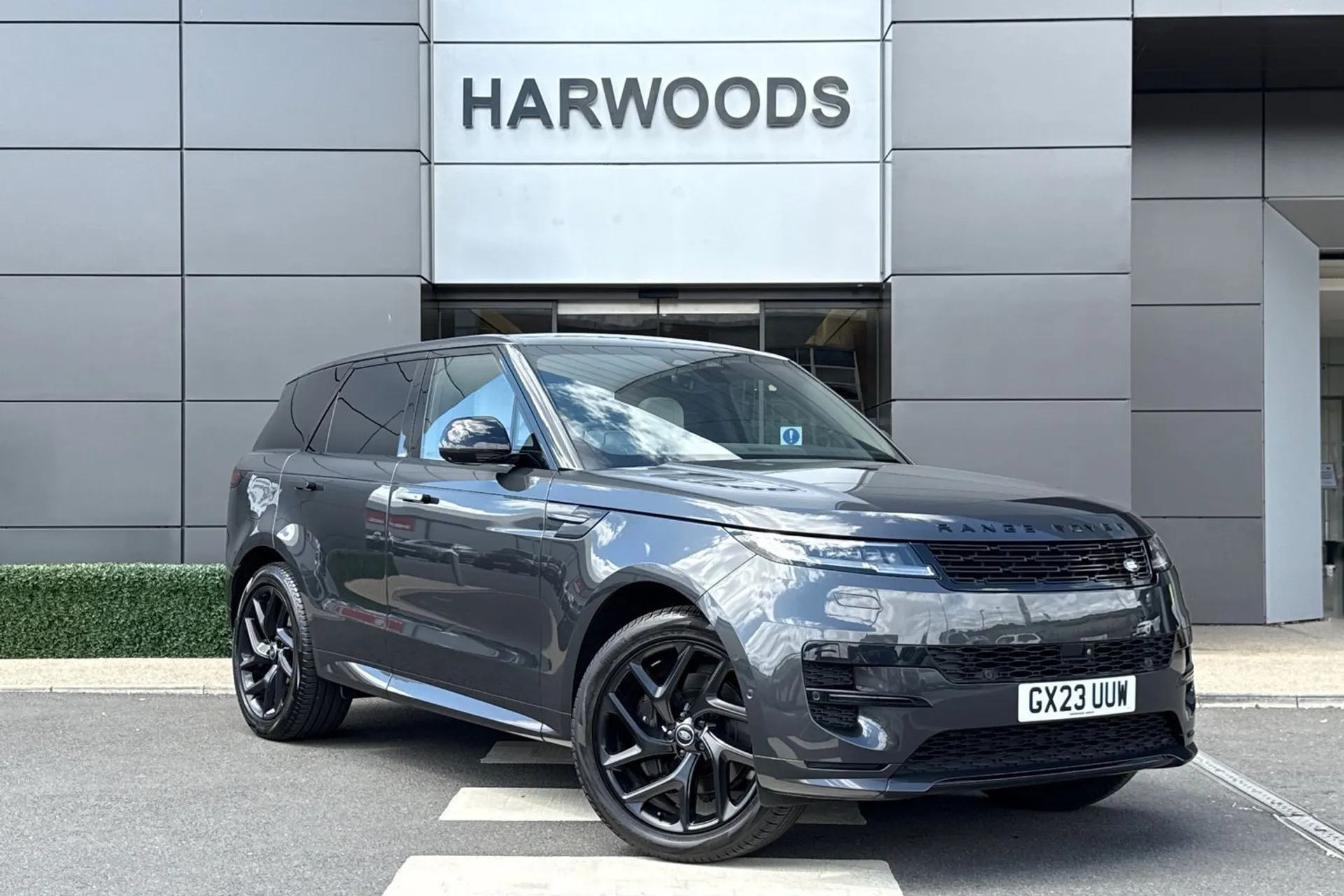 LAND ROVER RANGE ROVER SPORT focused image