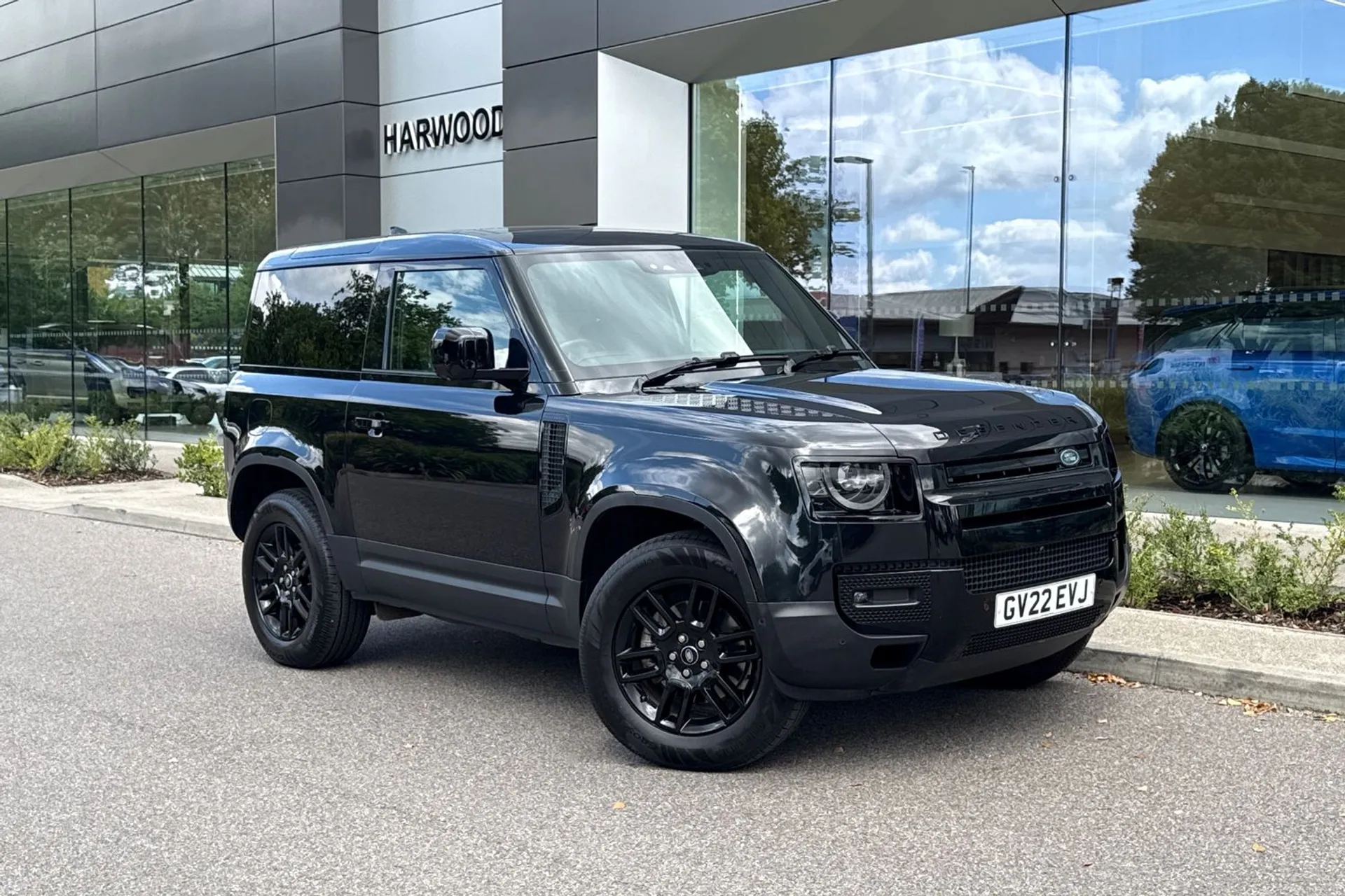 LAND ROVER DEFENDER focused image