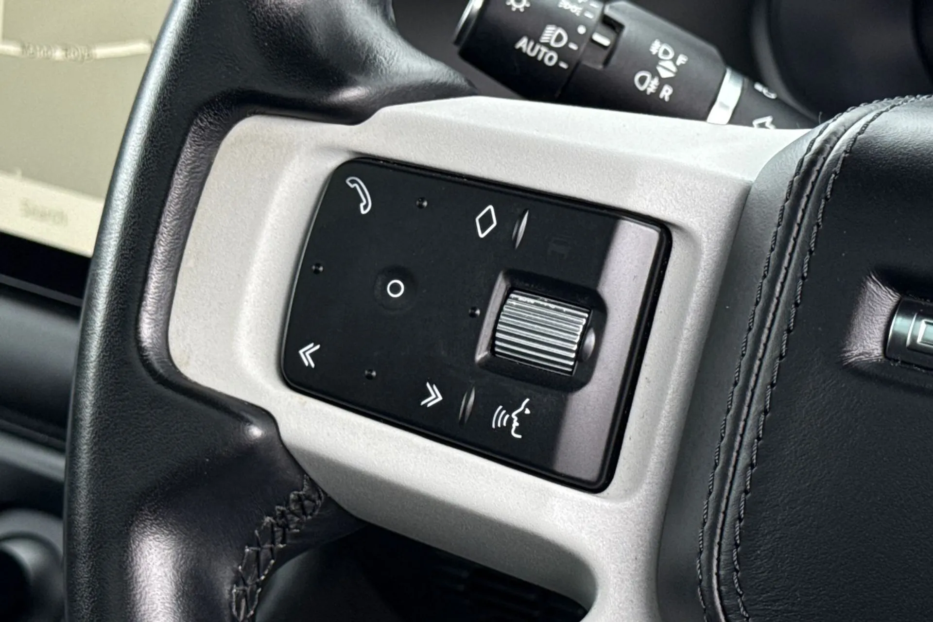 LAND ROVER DEFENDER thumbnail image number 46