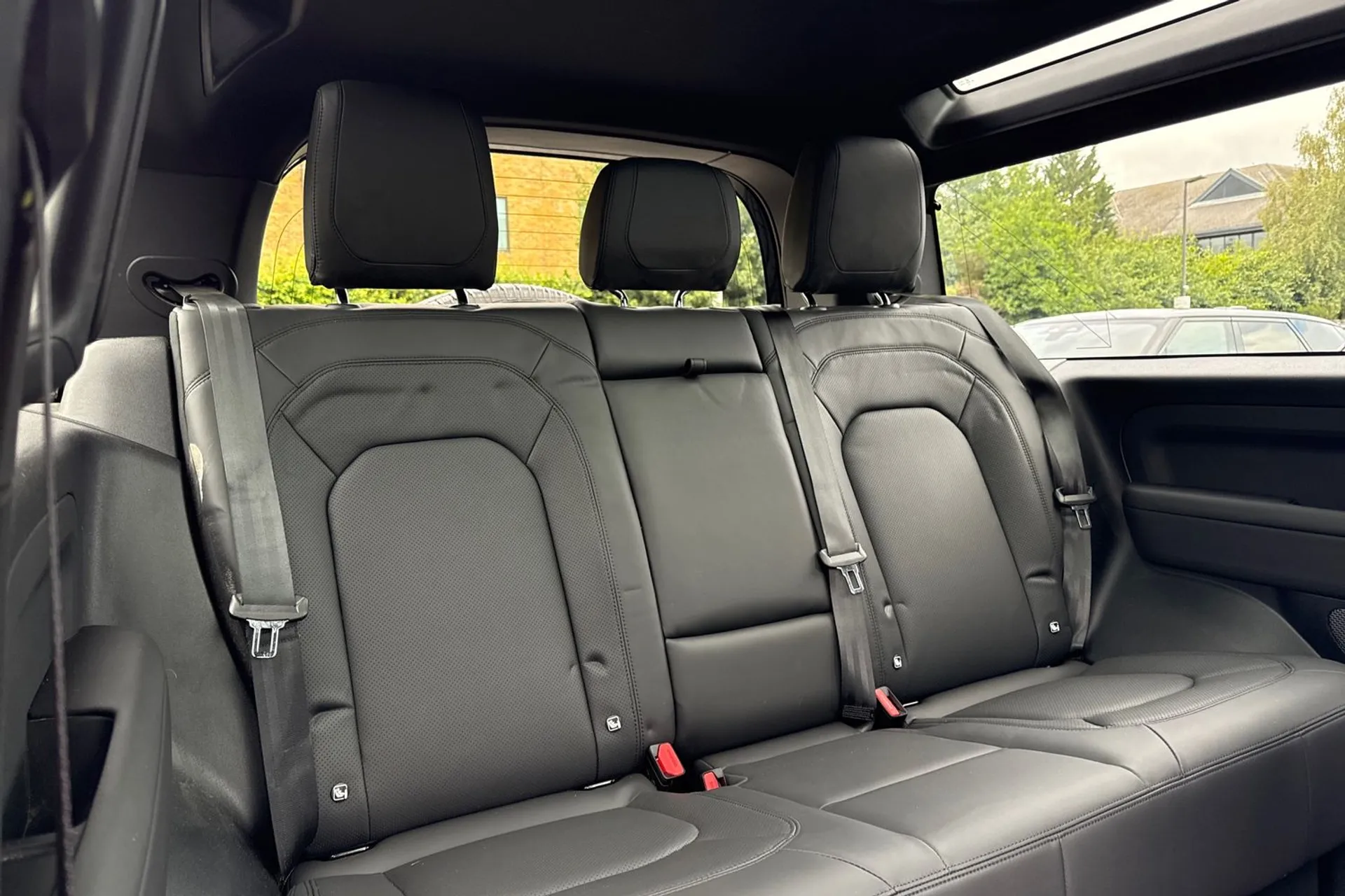 LAND ROVER DEFENDER thumbnail image number 36