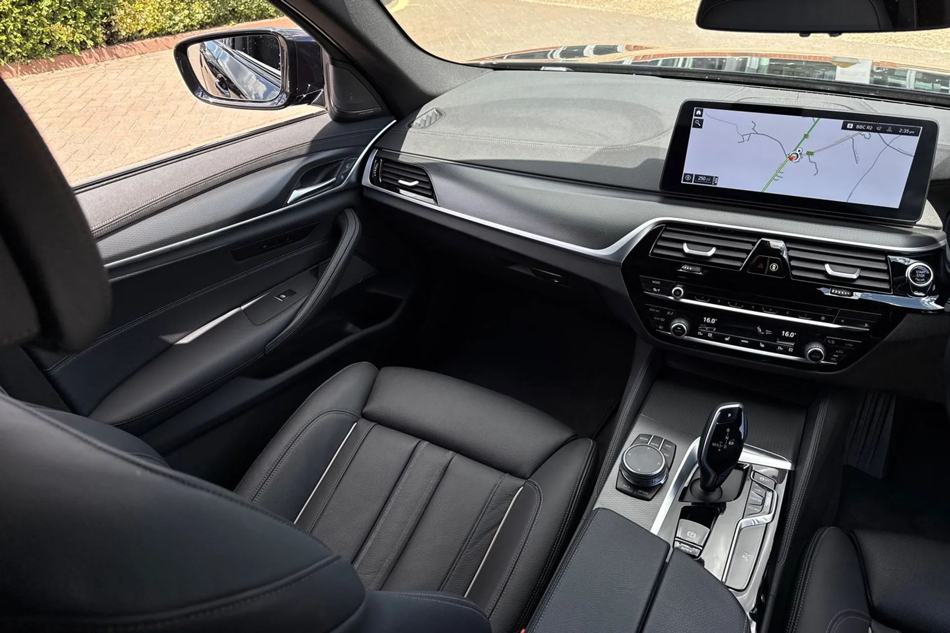 BMW 5 SERIES thumbnail image number 35