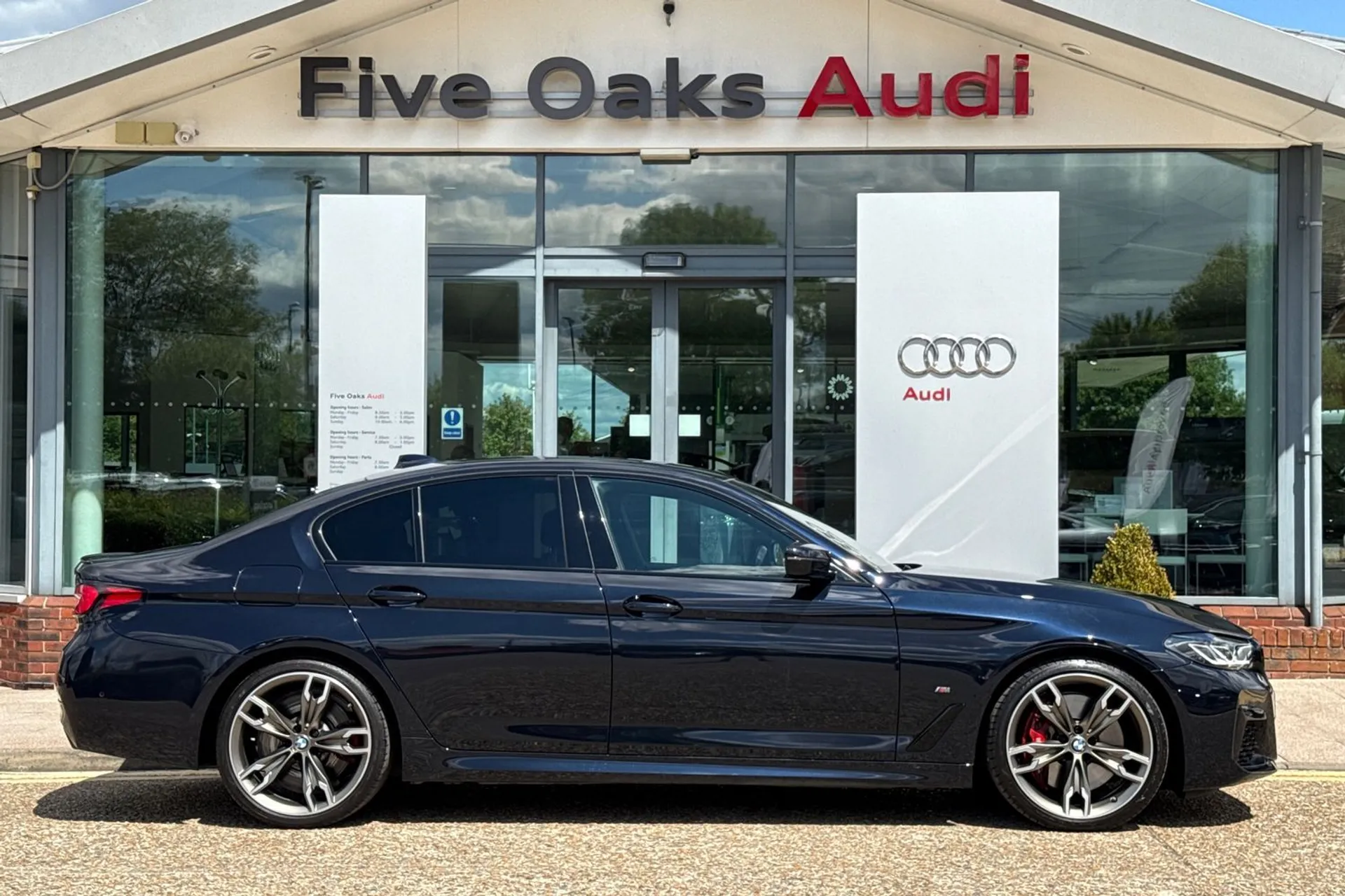 BMW 5 SERIES thumbnail image number 2