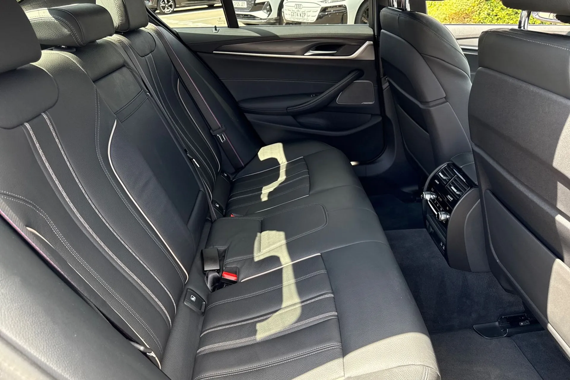 BMW 5 SERIES thumbnail image number 42
