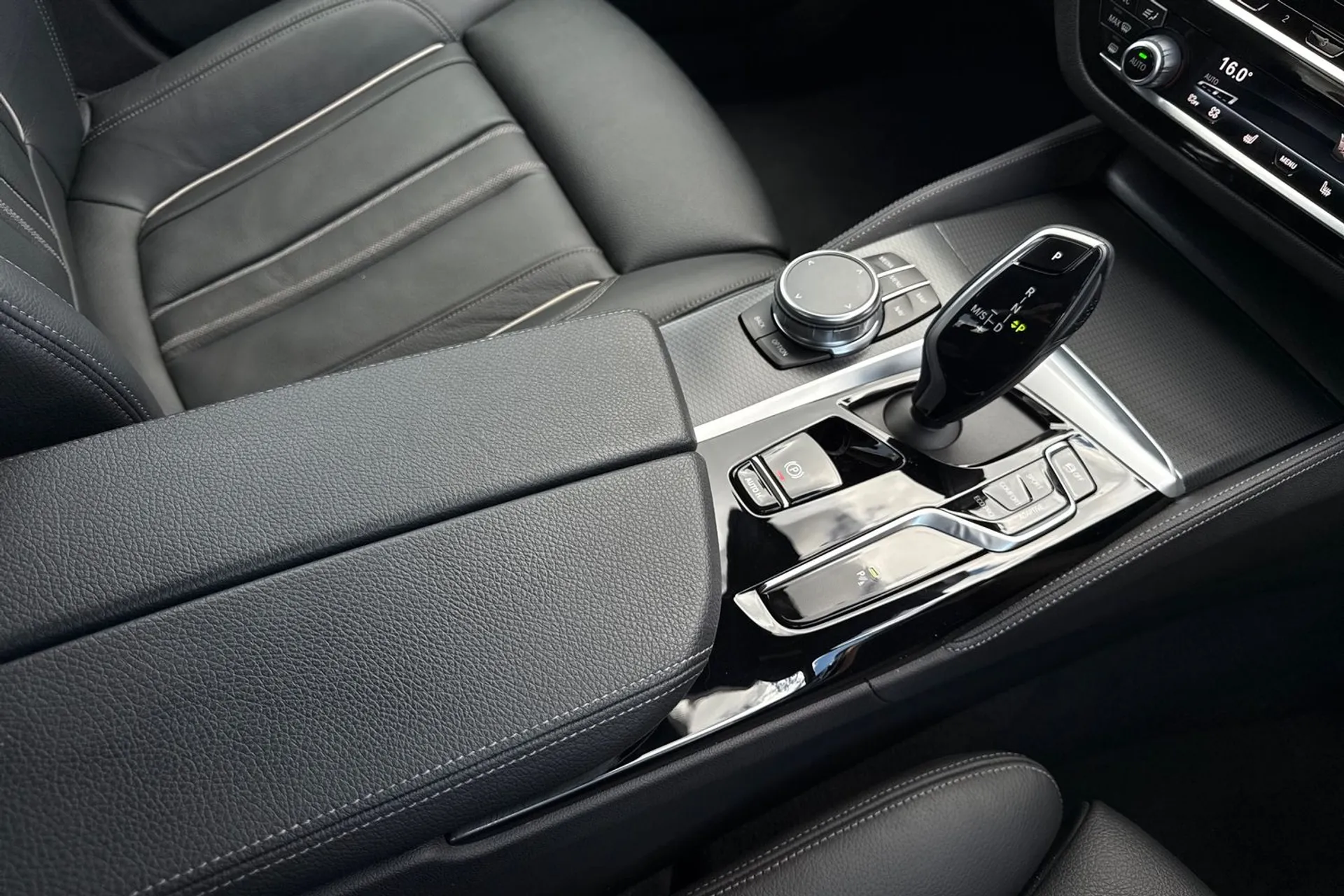BMW 5 SERIES thumbnail image number 36