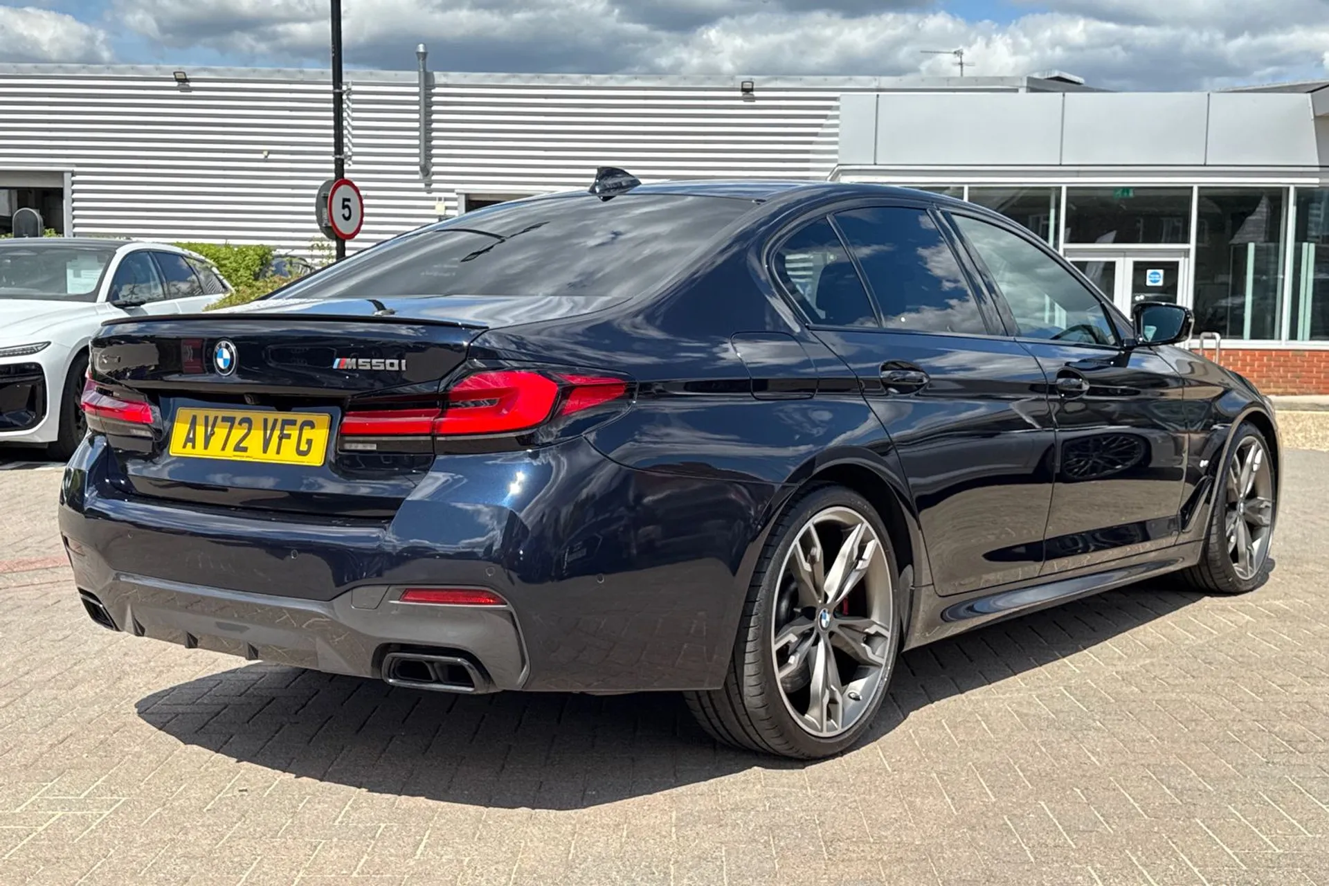 BMW 5 SERIES thumbnail image number 4