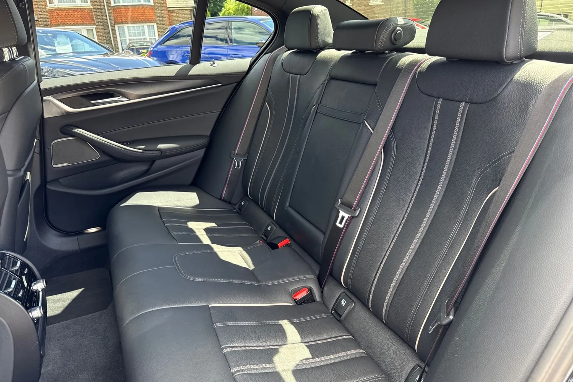 BMW 5 SERIES thumbnail image number 40