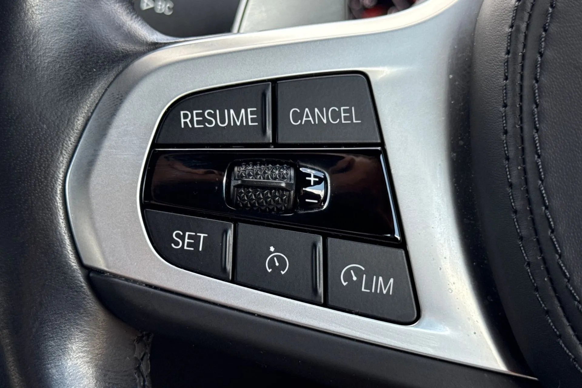 BMW 5 SERIES thumbnail image number 21
