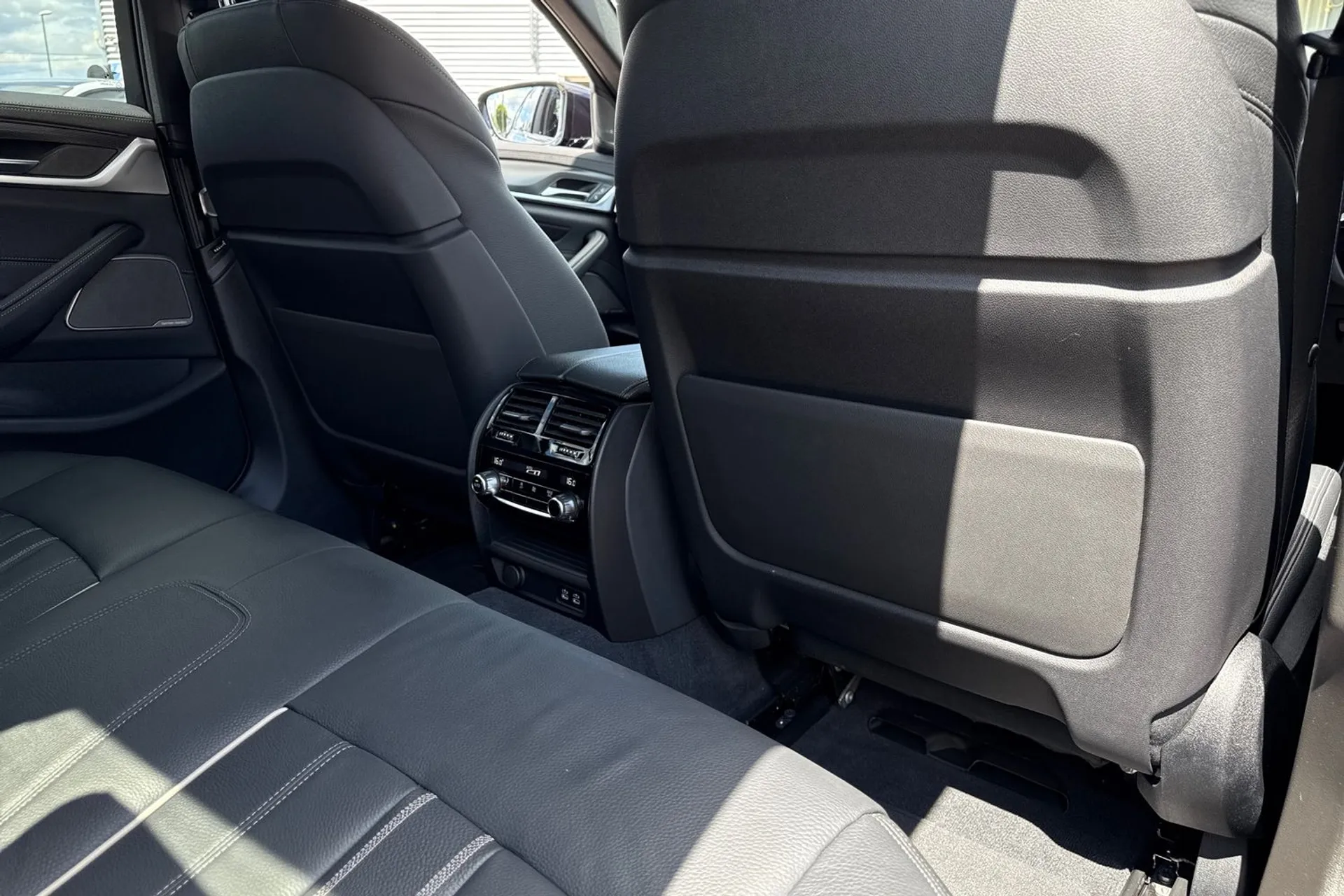BMW 5 SERIES thumbnail image number 44