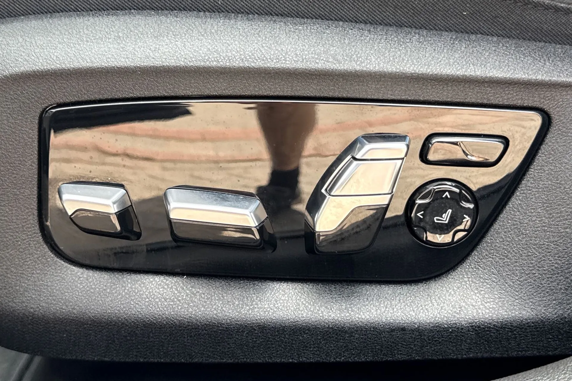 BMW 5 SERIES thumbnail image number 31