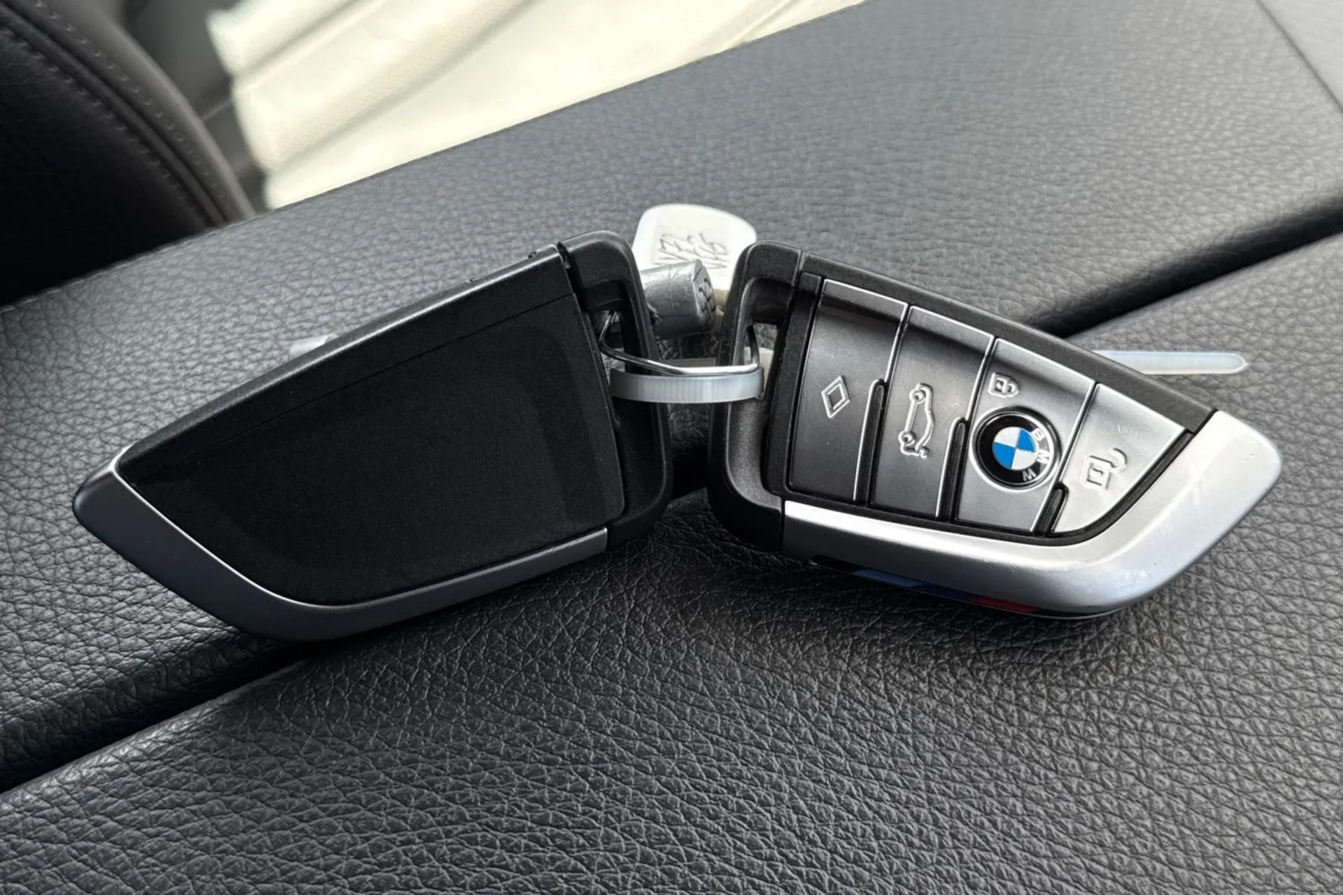 BMW 5 SERIES thumbnail image number 9