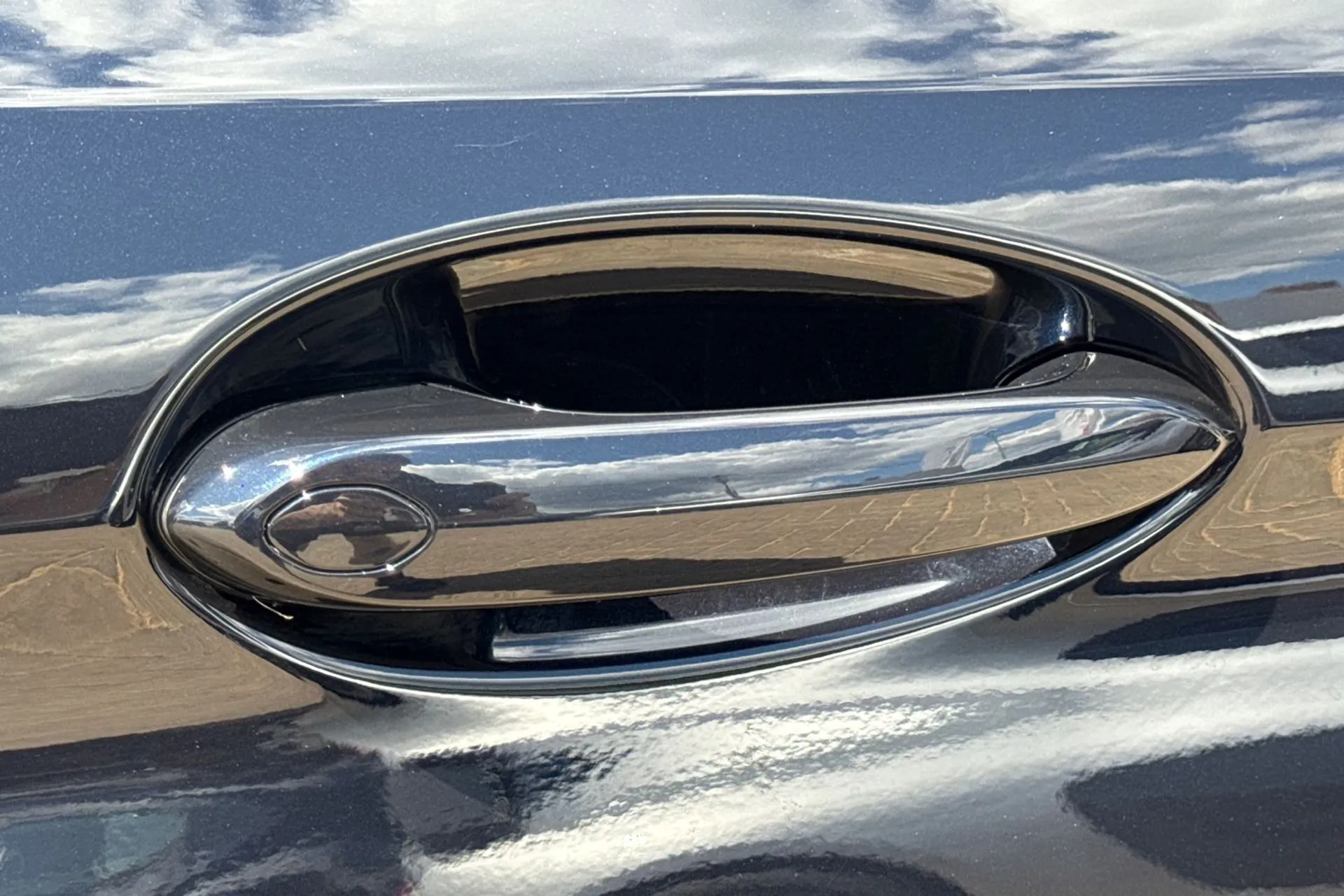 BMW 5 SERIES thumbnail image number 49
