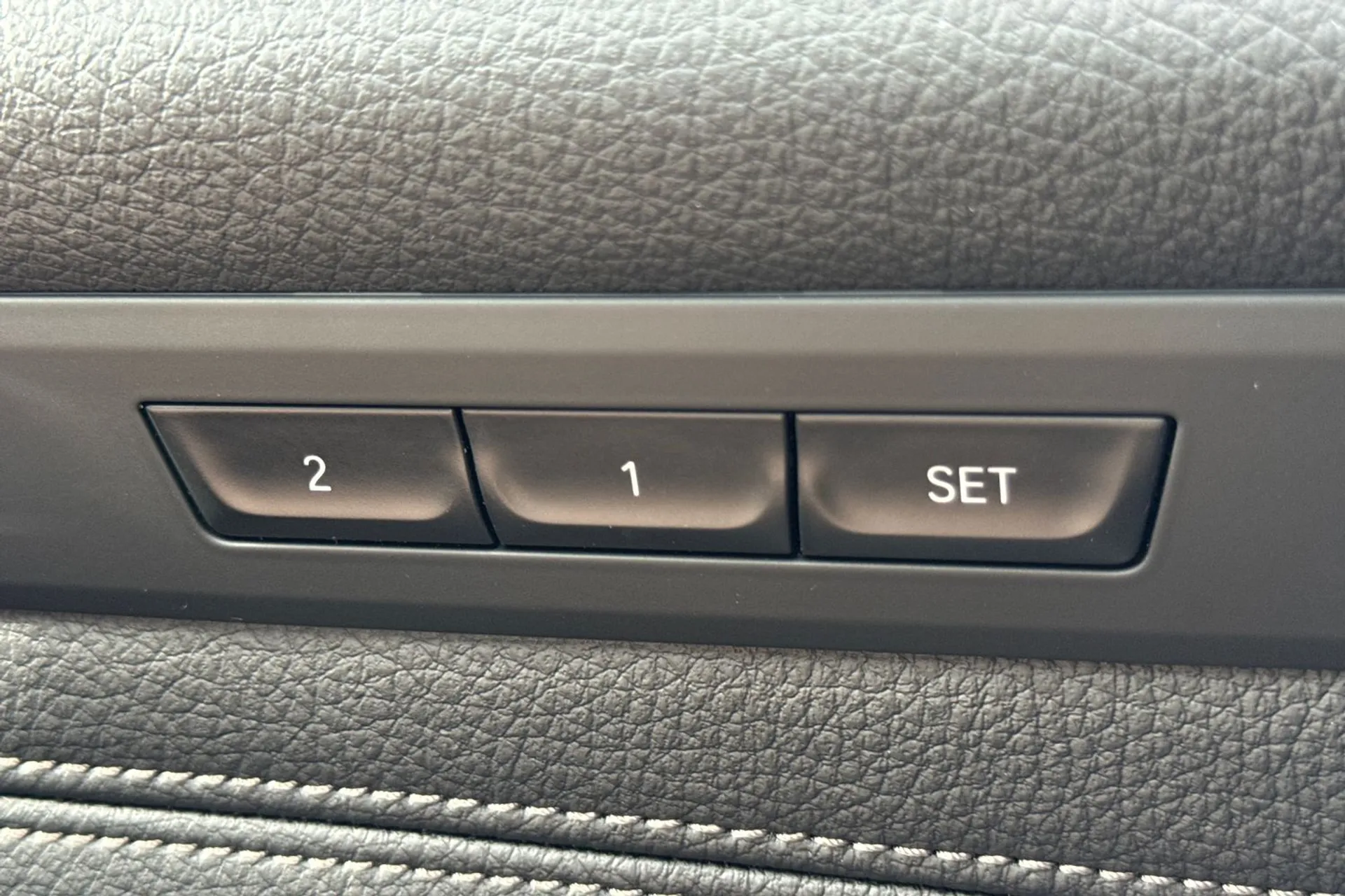 BMW 5 SERIES thumbnail image number 17