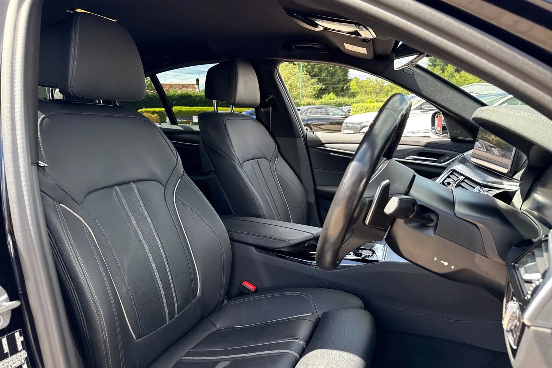 BMW 5 SERIES thumbnail image number 27