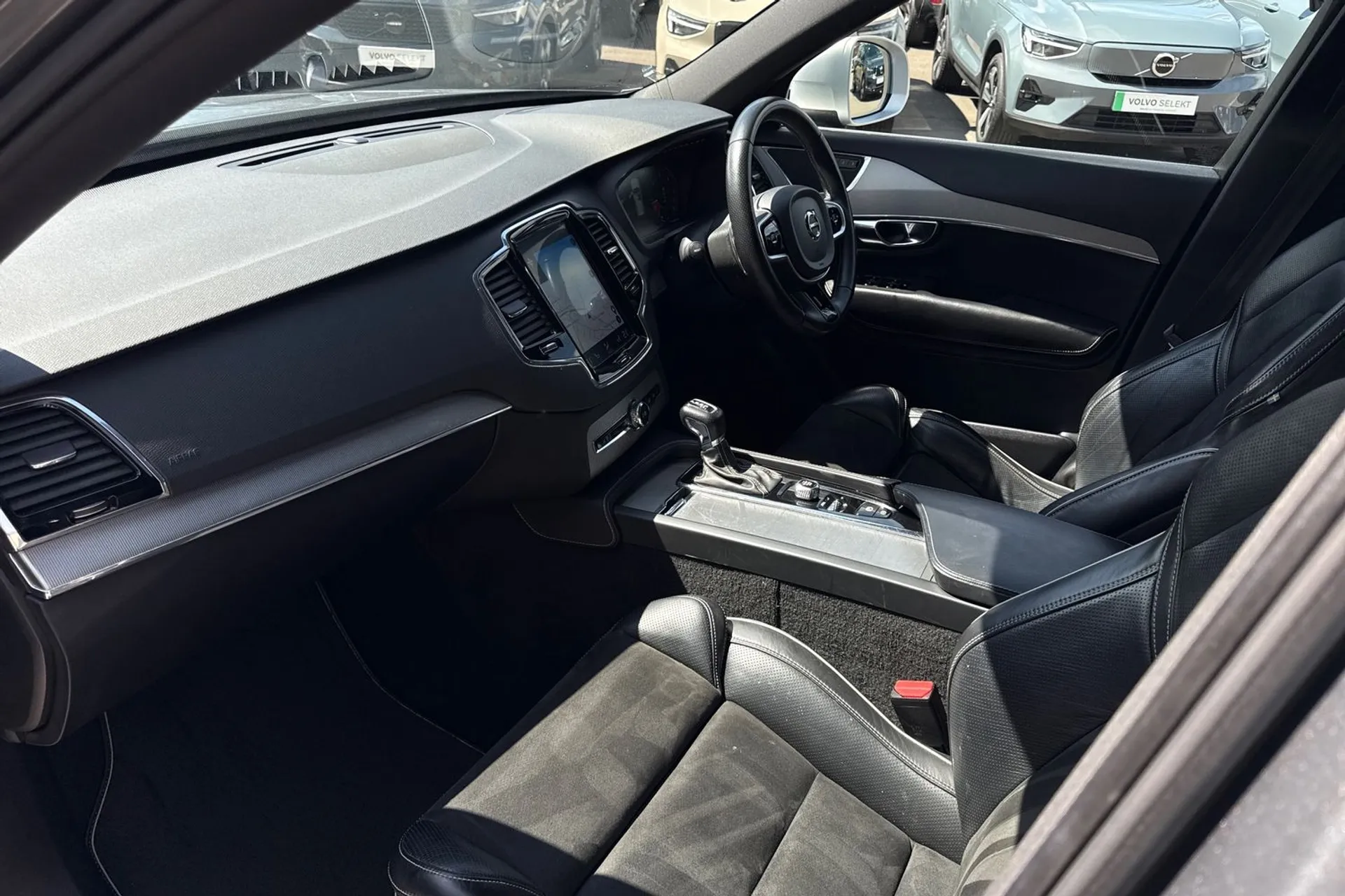 Volvo XC90 thumbnail image number 30