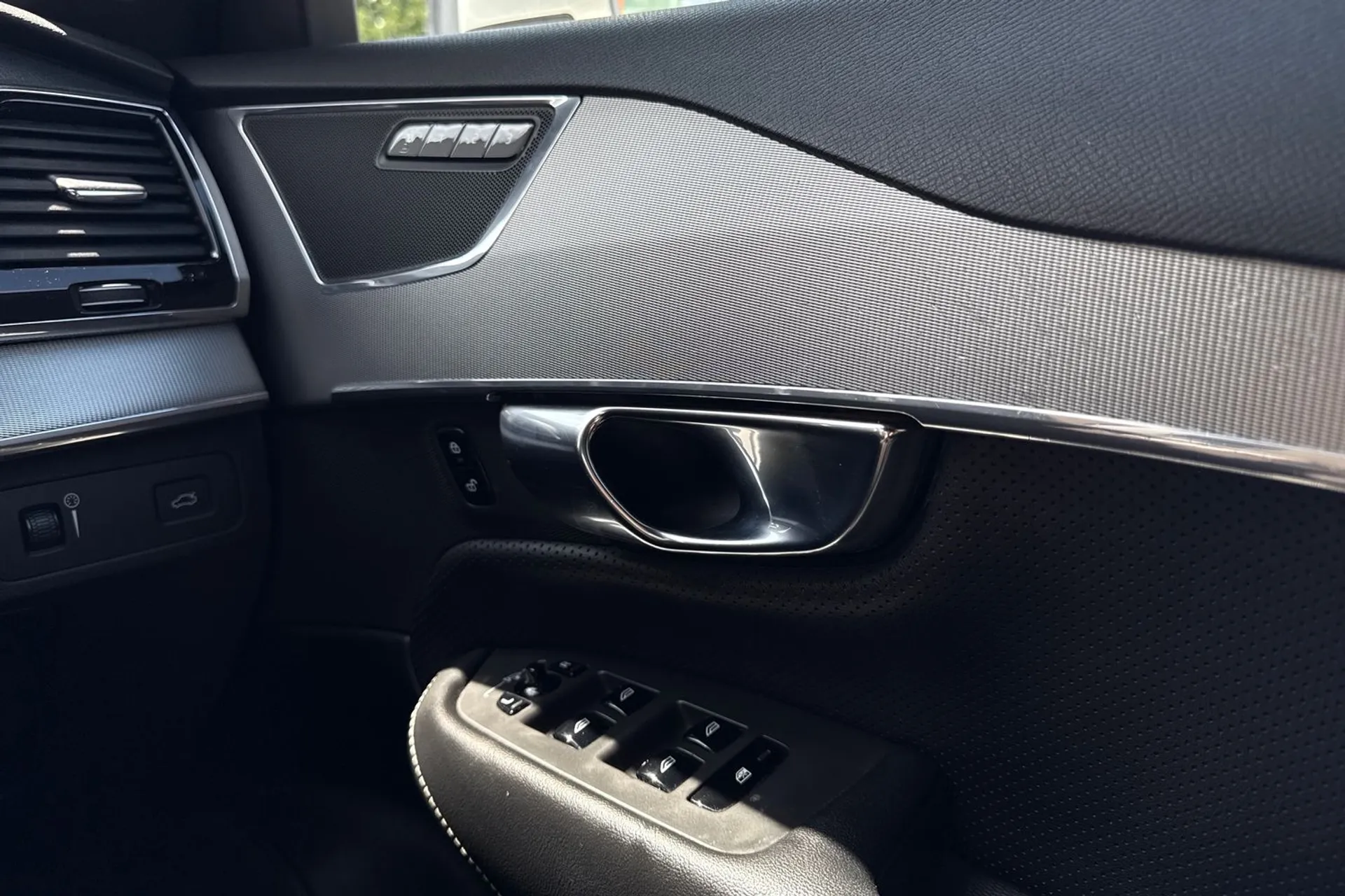 Volvo XC90 thumbnail image number 46