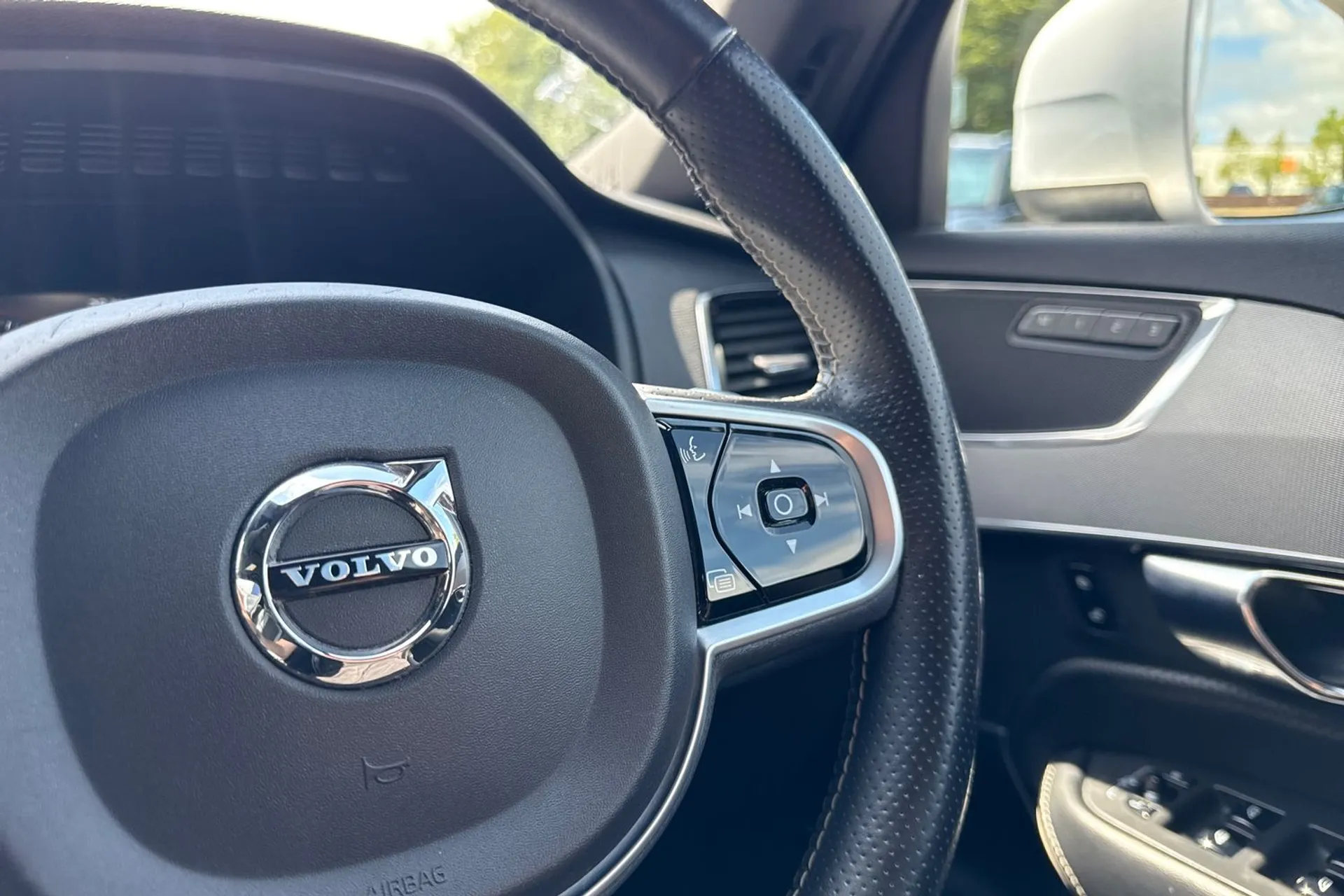 Volvo XC90 thumbnail image number 40