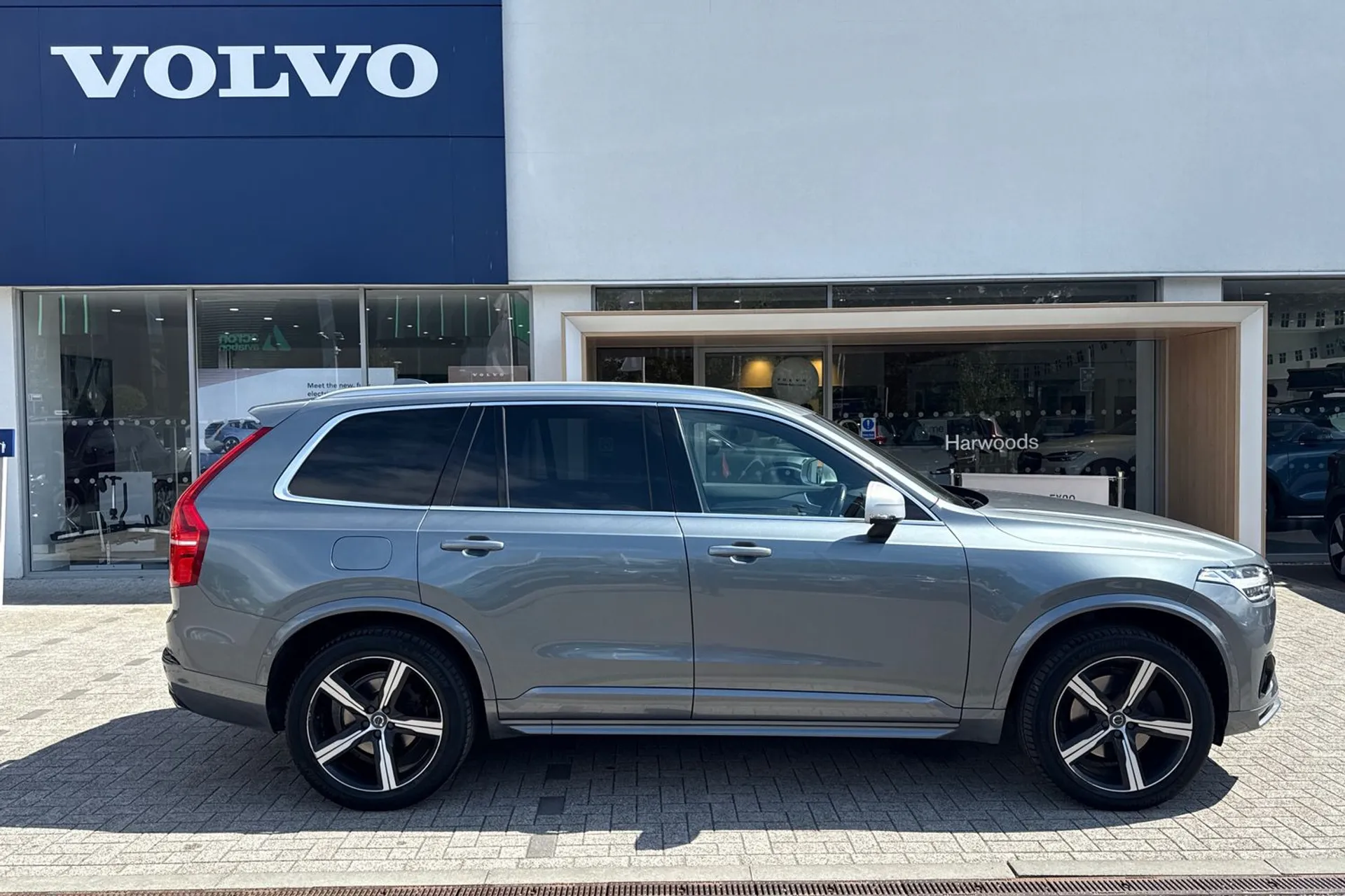 Volvo XC90 thumbnail image number 2