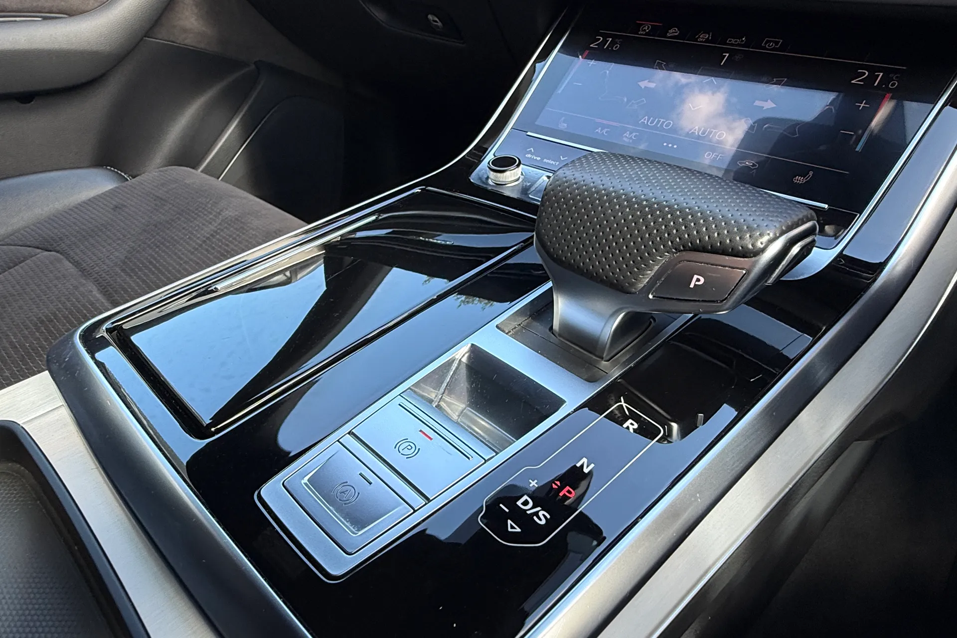 Audi Q8 thumbnail image number 21