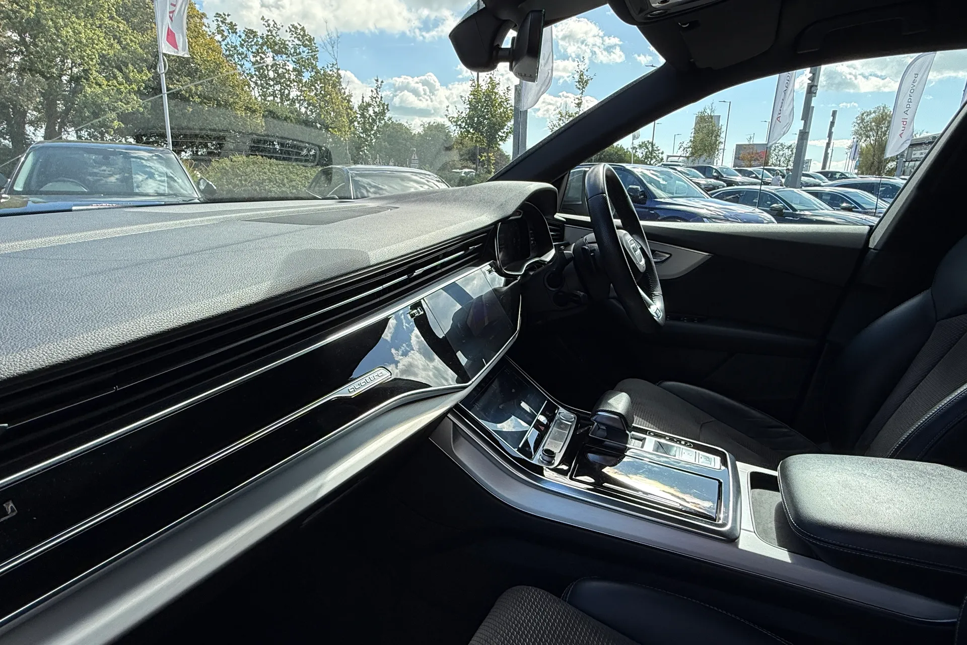Audi Q8 thumbnail image number 31