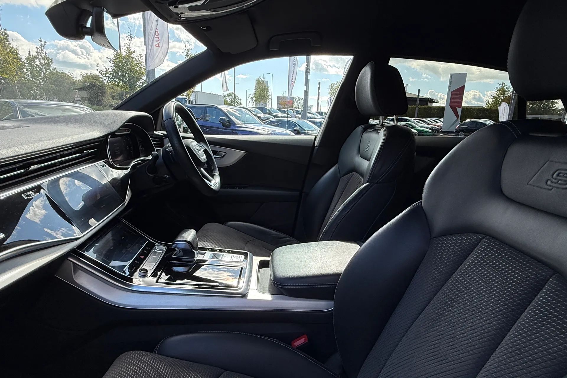 Audi Q8 thumbnail image number 34