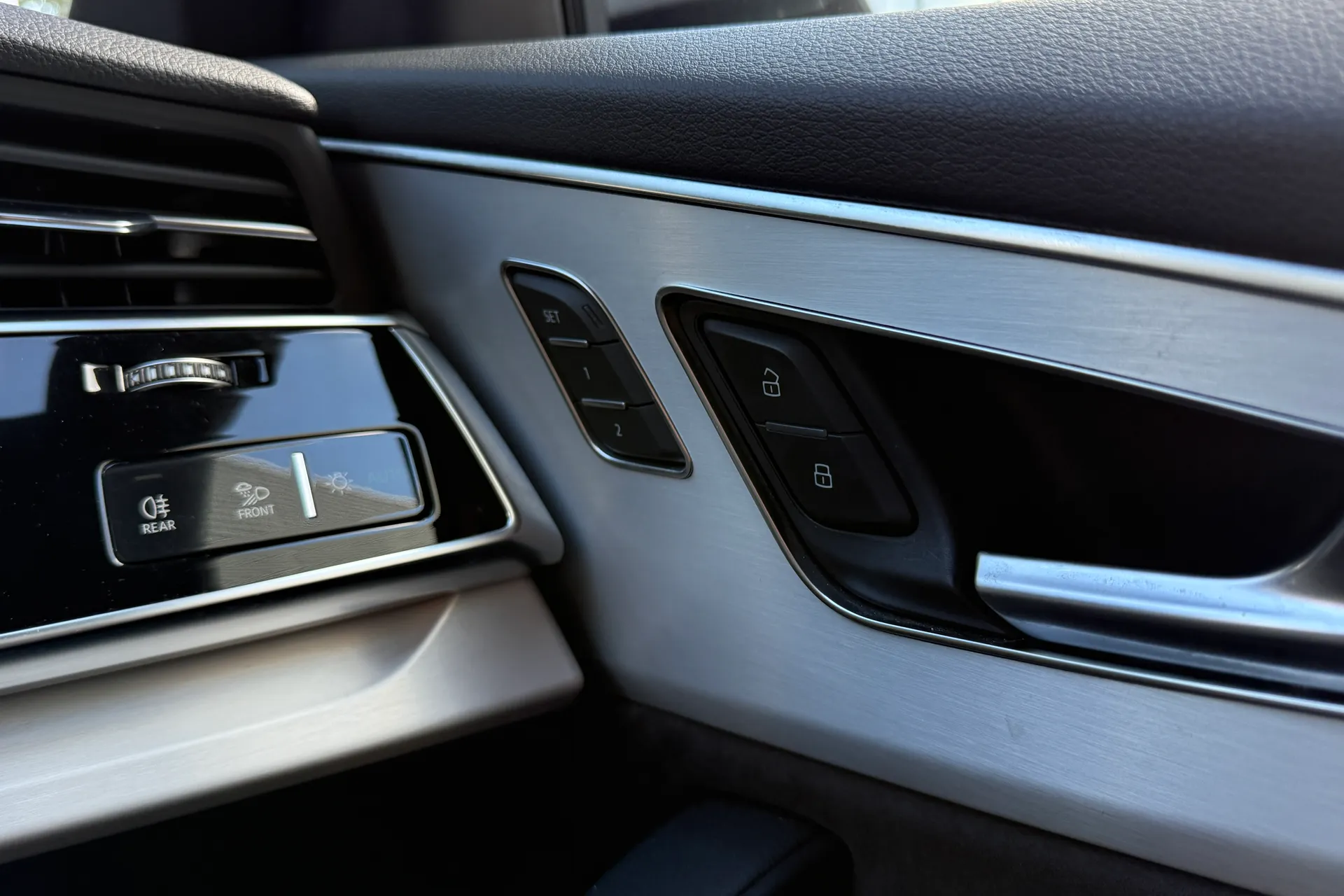 Audi Q8 thumbnail image number 43