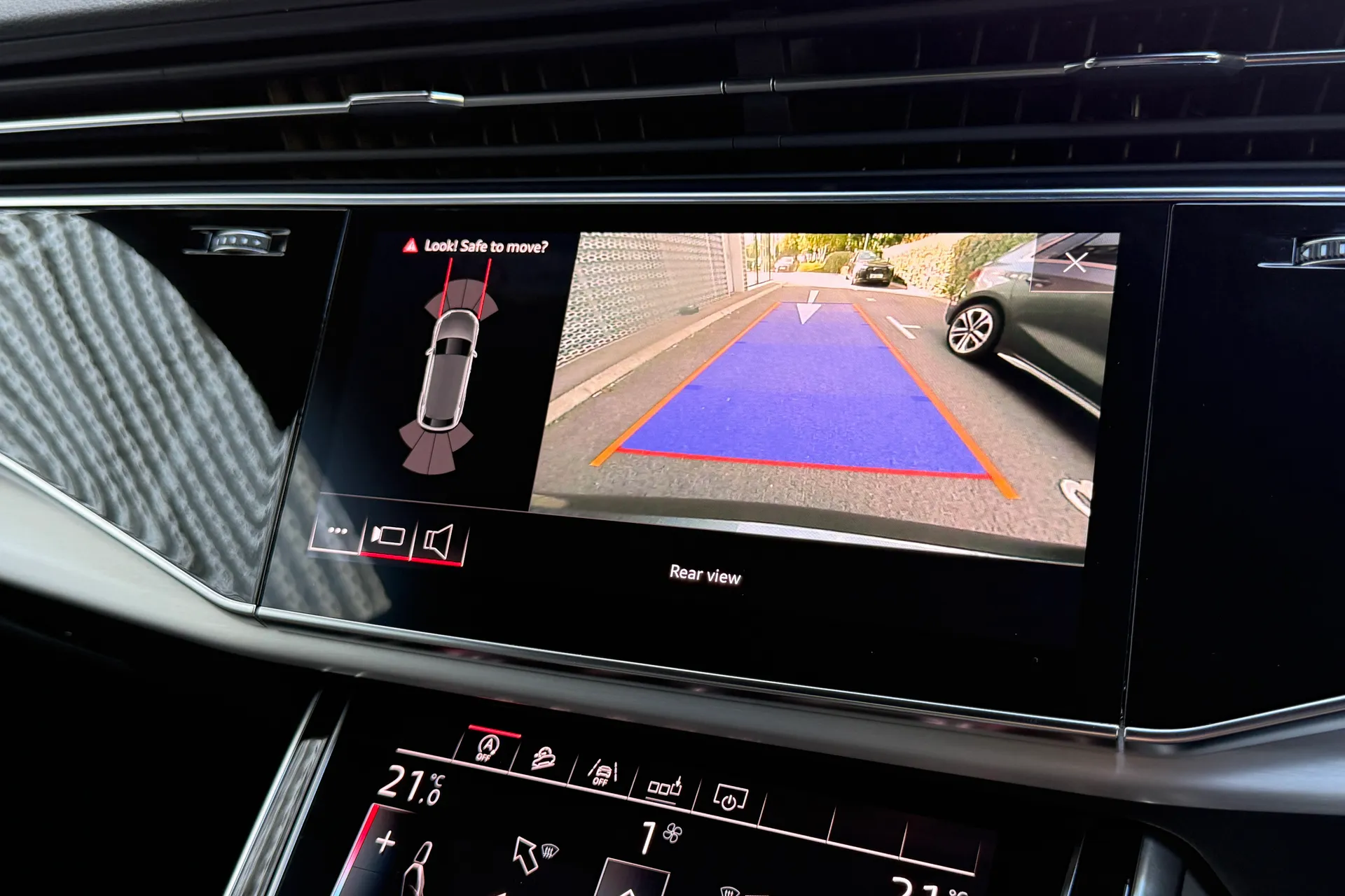 Audi Q8 thumbnail image number 3