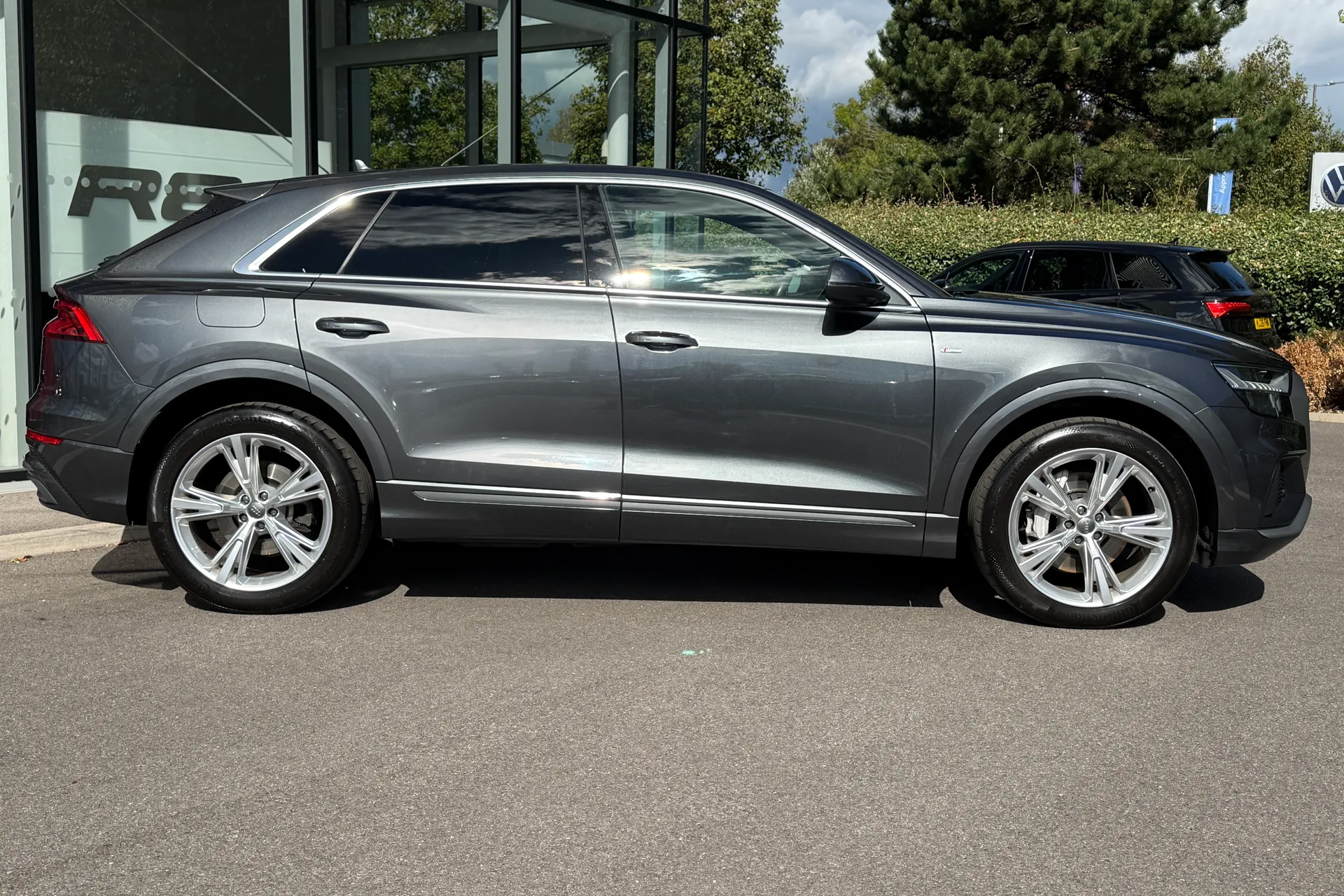 Audi Q8 thumbnail image number 2