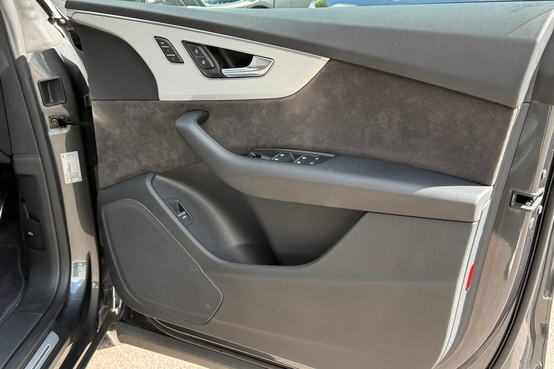Audi Q8 thumbnail image number 19