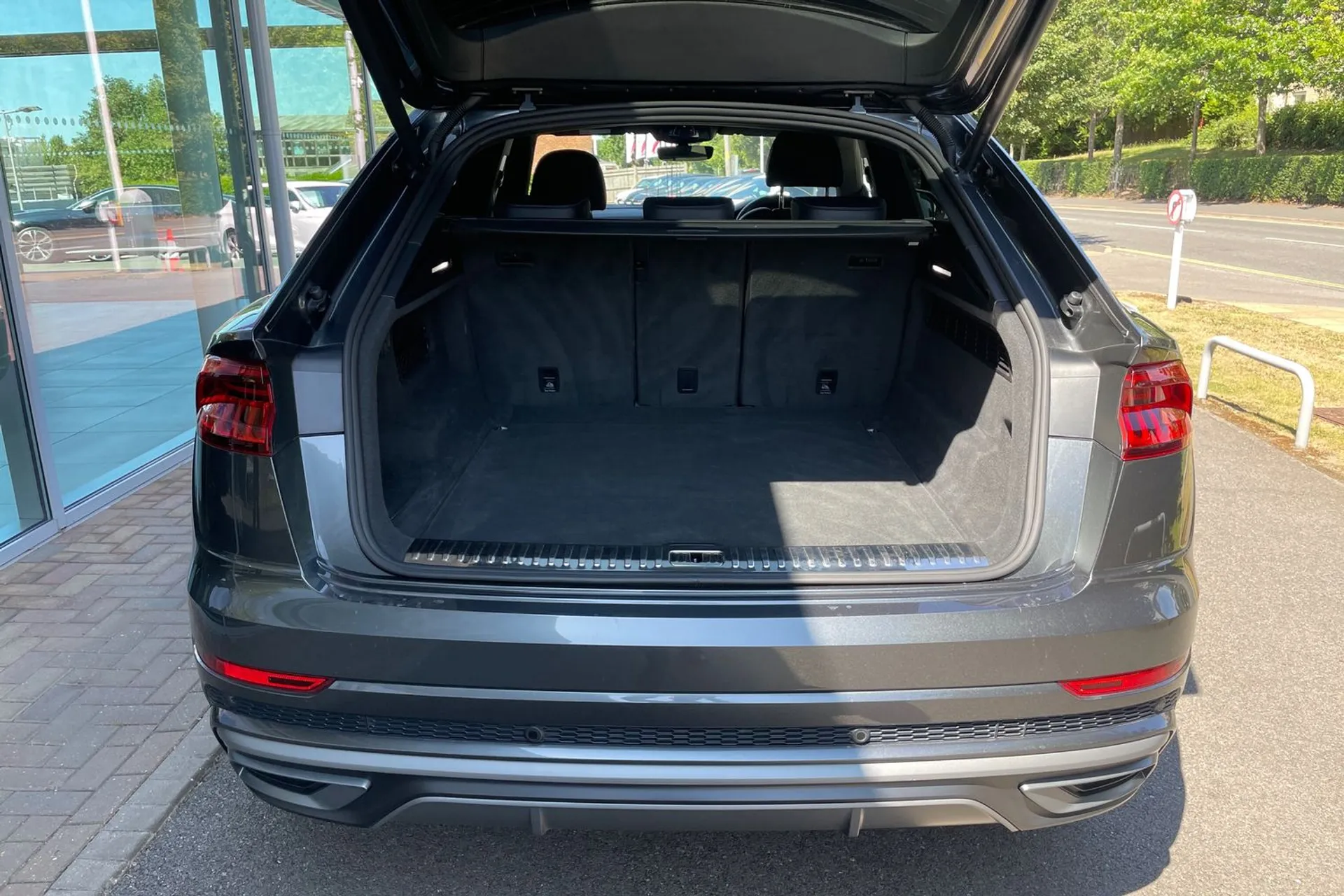 Audi Q8 thumbnail image number 18