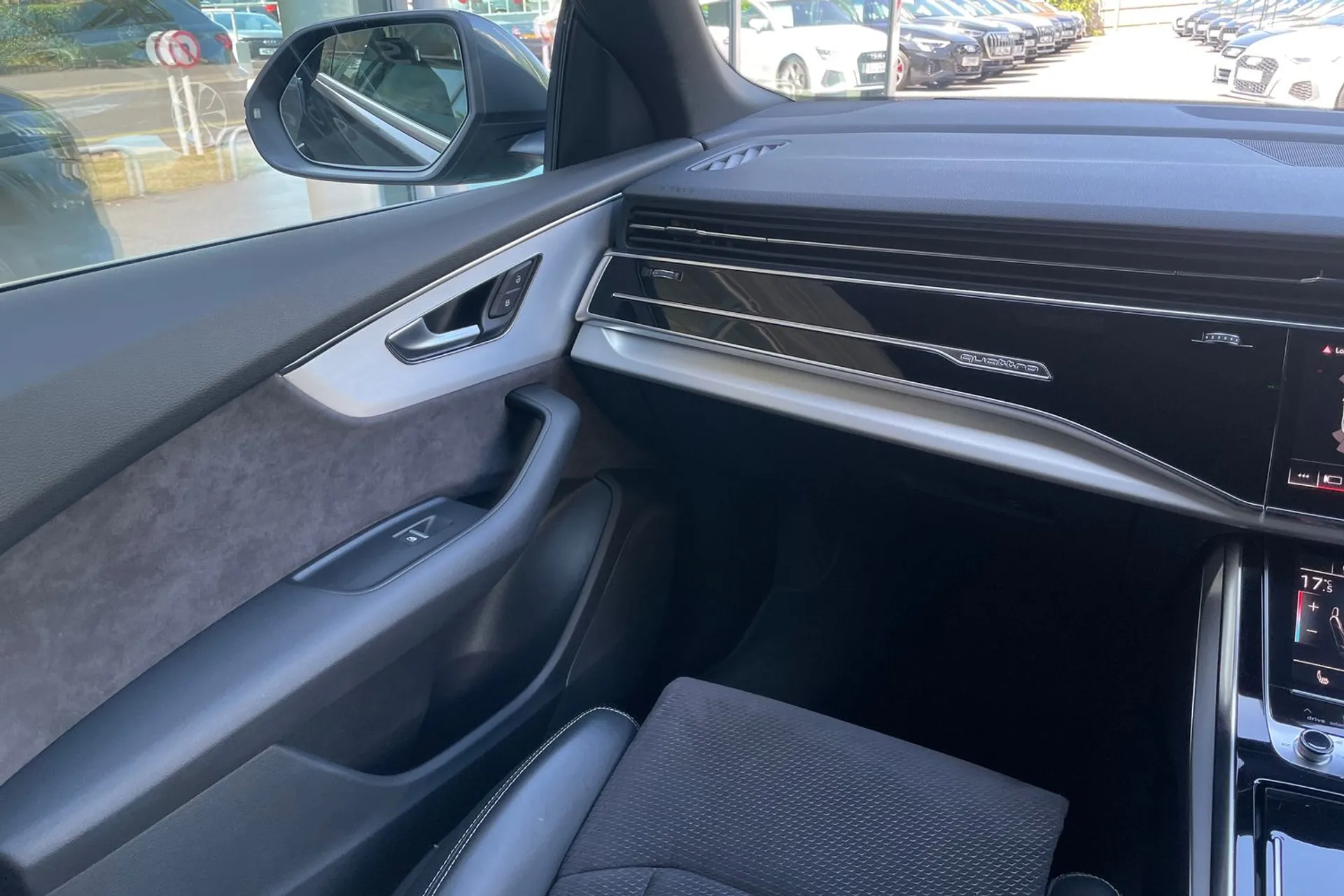 Audi Q8 thumbnail image number 31