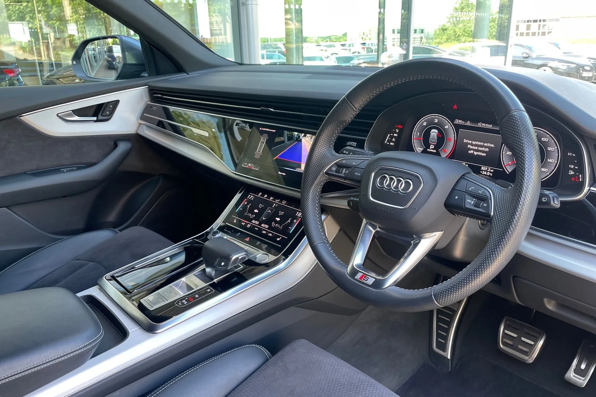 Audi Q8 thumbnail image number 25
