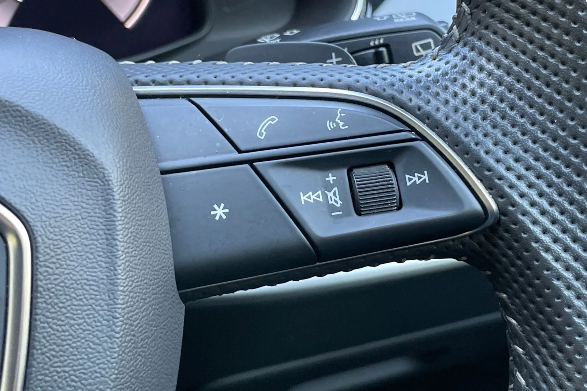 Audi Q8 thumbnail image number 36