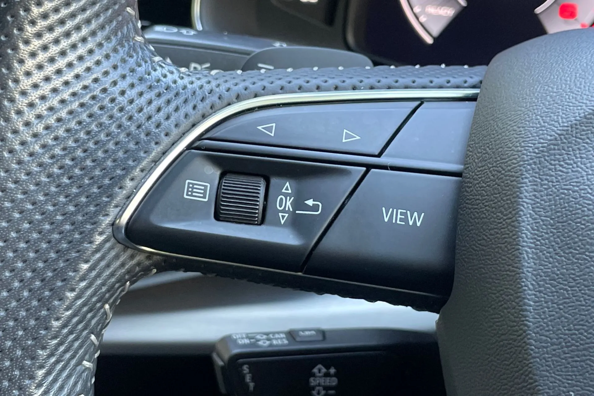Audi Q8 thumbnail image number 35