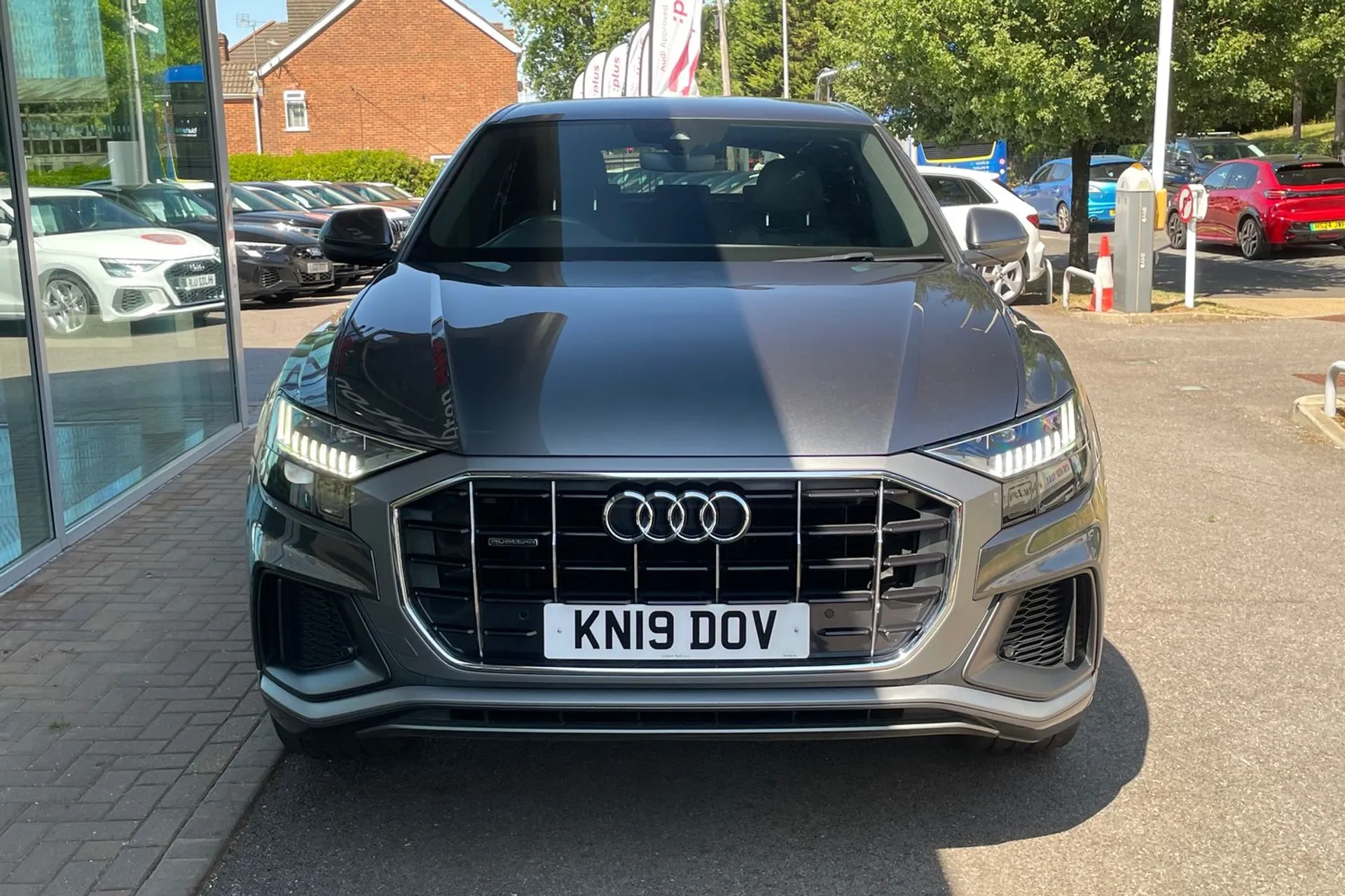 Audi Q8 thumbnail image number 10